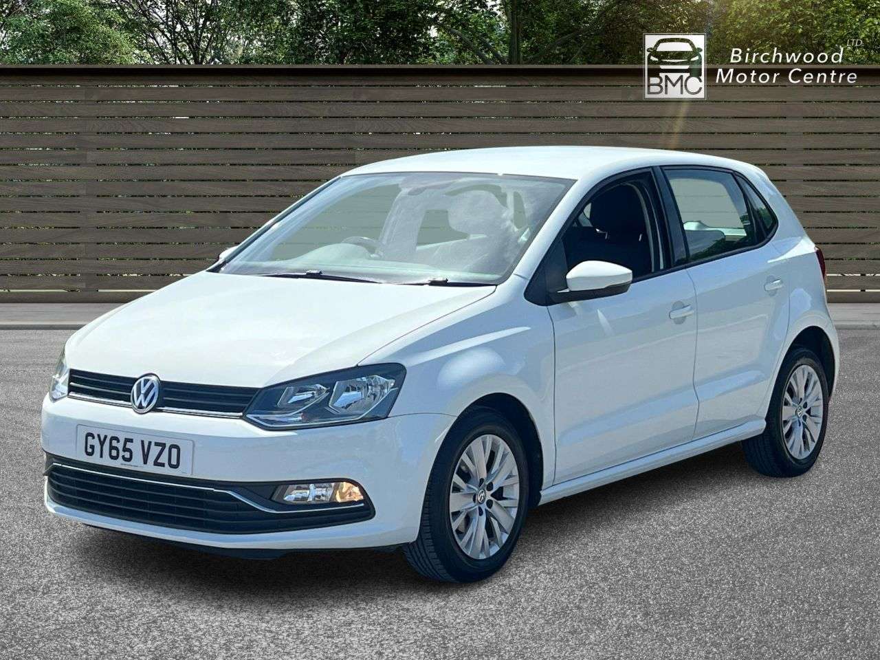A 2015 VOLKSWAGEN POLO 1.2 TSI BlueMotion Tech SE Hatchback 5dr Petrol Manual Euro 6 (s/s) (90 ps) A 2015 VOLKSWAGEN POLO 1.2 TSI BlueMotion Tech SE Hatchback 5dr Petrol Manual Euro 6 (s/s) (90 ps)