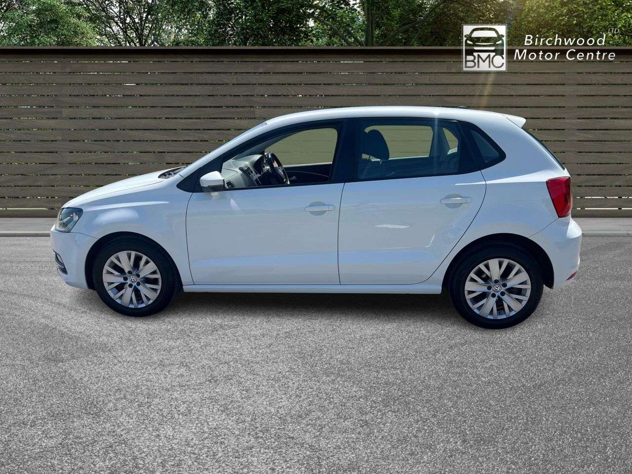 A 2015 VOLKSWAGEN POLO 1.2 TSI BlueMotion Tech SE Hatchback 5dr Petrol Manual Euro 6 (s/s) (90 ps) A 2015 VOLKSWAGEN POLO 1.2 TSI BlueMotion Tech SE Hatchback 5dr Petrol Manual Euro 6 (s/s) (90 ps)
