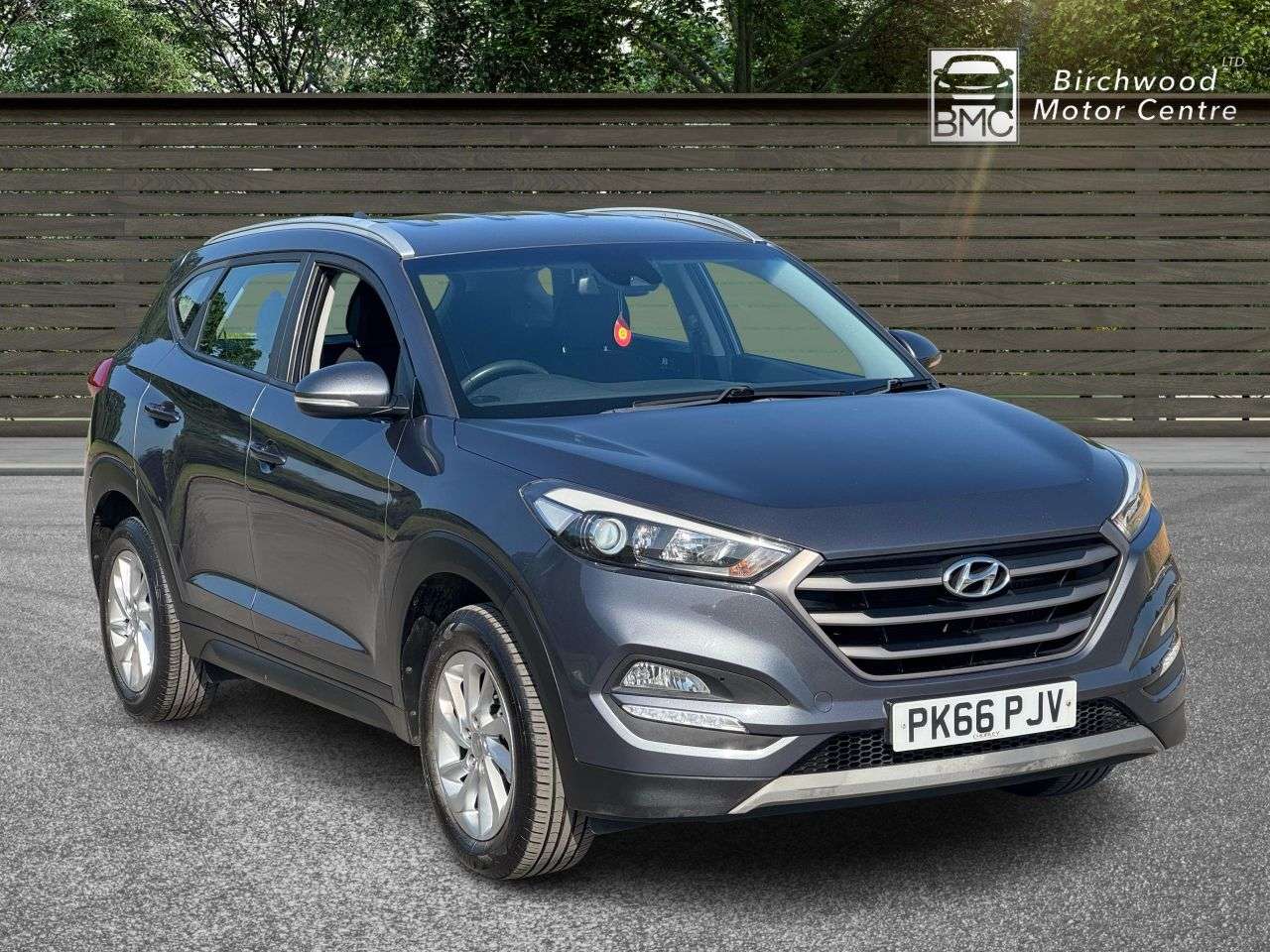 A 2016 HYUNDAI TUCSON 1.7 CRDi Blue Drive SE Nav SUV 5dr Diesel Manual Euro 6 (s/s) (116 ps) SERV A 2016 HYUNDAI TUCSON 1.7 CRDi Blue Drive SE Nav SUV 5dr Diesel Manual Euro 6 (s/s) (116 ps) SERV