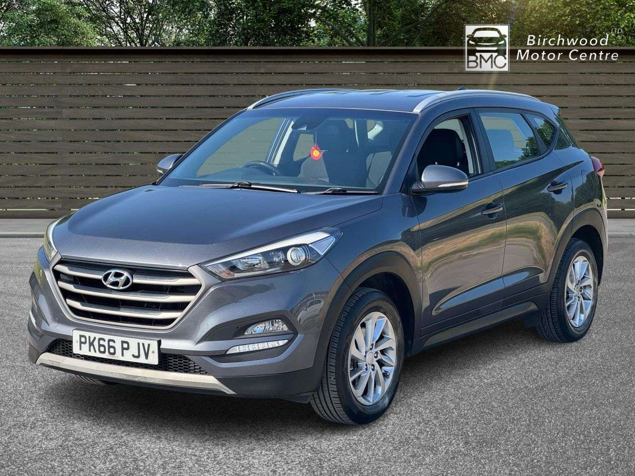 A 2016 HYUNDAI TUCSON 1.7 CRDi Blue Drive SE Nav SUV 5dr Diesel Manual Euro 6 (s/s) (116 ps) SERV A 2016 HYUNDAI TUCSON 1.7 CRDi Blue Drive SE Nav SUV 5dr Diesel Manual Euro 6 (s/s) (116 ps) SERV