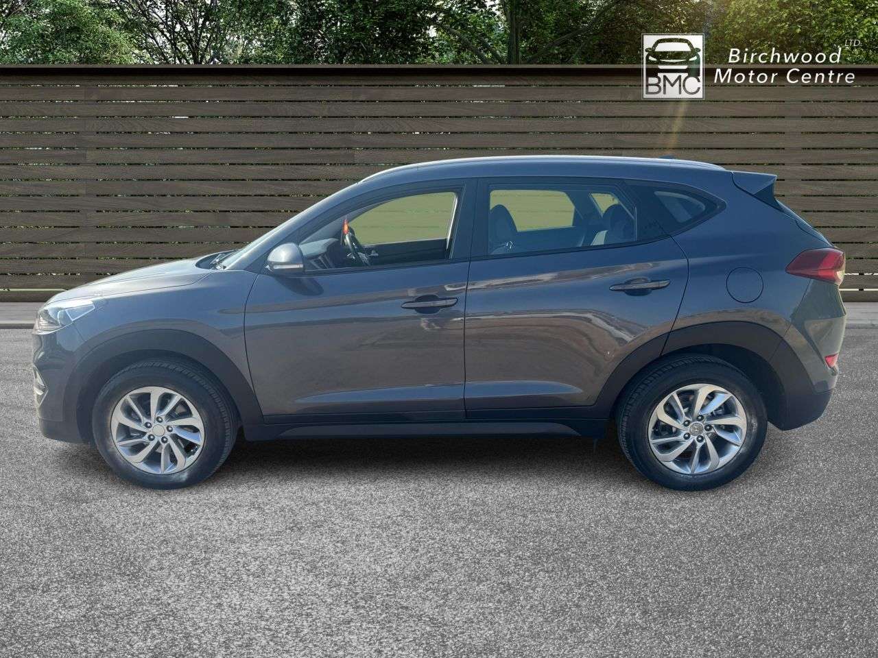 A 2016 HYUNDAI TUCSON 1.7 CRDi Blue Drive SE Nav SUV 5dr Diesel Manual Euro 6 (s/s) (116 ps) SERV A 2016 HYUNDAI TUCSON 1.7 CRDi Blue Drive SE Nav SUV 5dr Diesel Manual Euro 6 (s/s) (116 ps) SERV