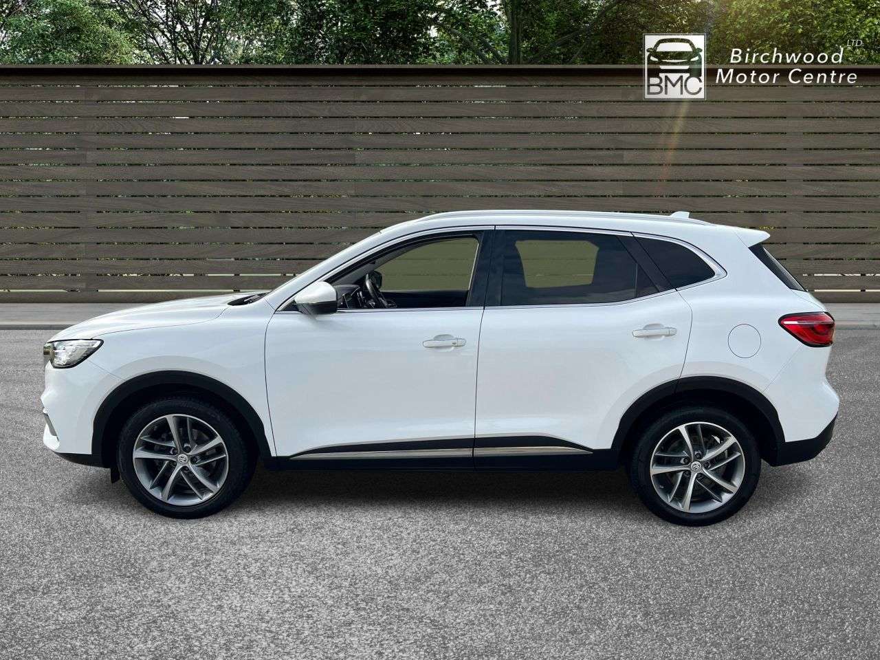 A 2022 MG MG HS 1.5 T-GDI Exclusive SUV 5dr Petrol DCT Euro 6 (s/s) (162 ps) FULL SERVICE H A 2022 MG MG HS 1.5 T-GDI Exclusive SUV 5dr Petrol DCT Euro 6 (s/s) (162 ps) FULL SERVICE H