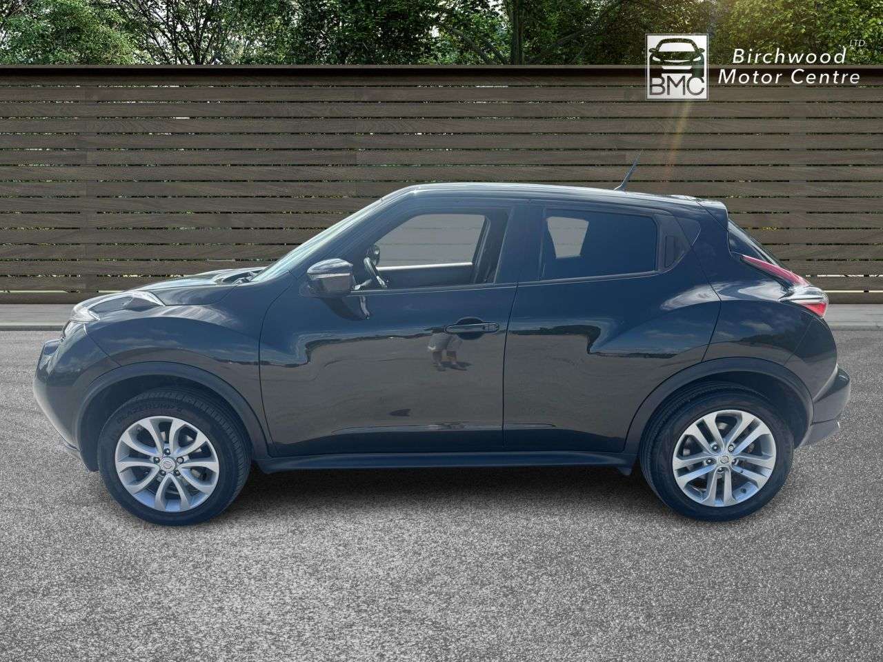A 2015 NISSAN JUKE 1.6 Acenta Premium SUV 5dr Petrol XTRON Euro 6 (117 ps) SUV A 2015 NISSAN JUKE 1.6 Acenta Premium SUV 5dr Petrol XTRON Euro 6 (117 ps) SUV