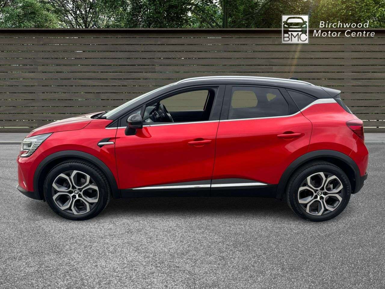 A 2023 RENAULT CAPTUR 1.6 E-TECH techno SUV 5dr Petrol Hybrid Auto Euro 6 (s/s) (145 ps) FULL SER A 2023 RENAULT CAPTUR 1.6 E-TECH techno SUV 5dr Petrol Hybrid Auto Euro 6 (s/s) (145 ps) FULL SER