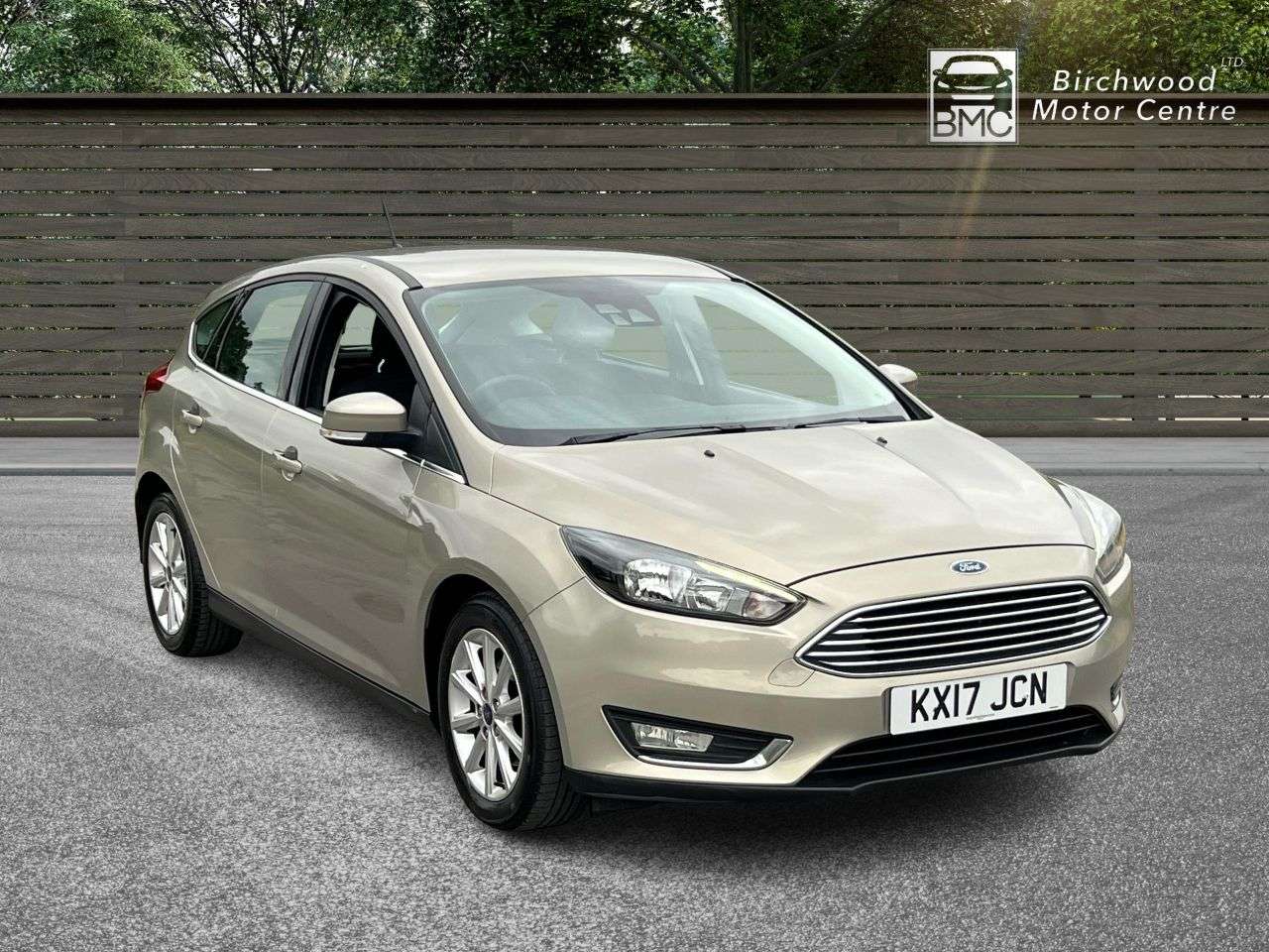 A 2017 FORD FOCUS 1.0T EcoBoost Titanium Hatchback 5dr Petrol Manual Euro 6 (s/s) (125 ps) SE A 2017 FORD FOCUS 1.0T EcoBoost Titanium Hatchback 5dr Petrol Manual Euro 6 (s/s) (125 ps) SE