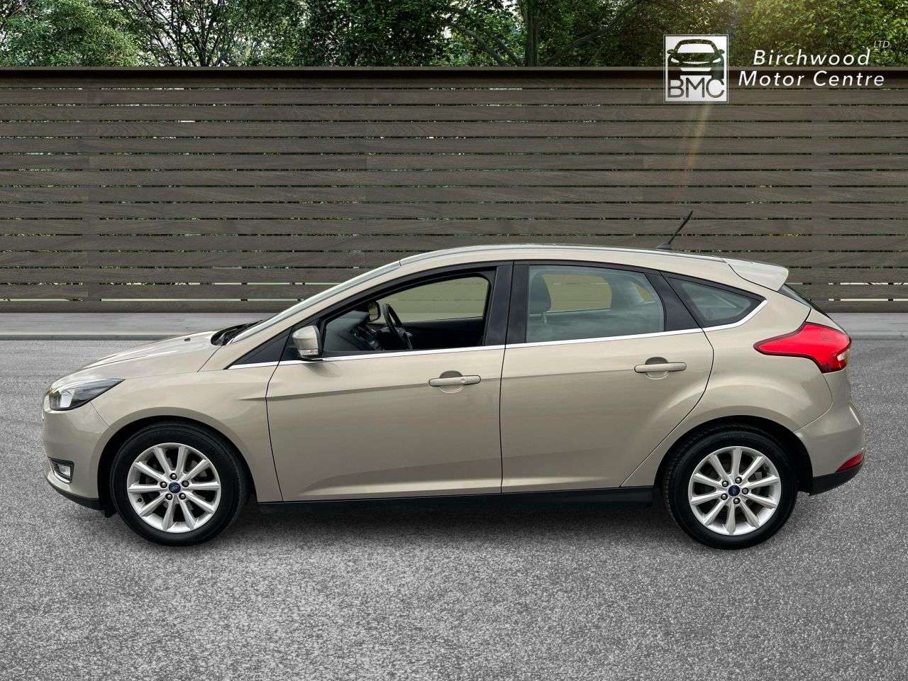 A 2017 FORD FOCUS 1.0T EcoBoost Titanium Hatchback 5dr Petrol Manual Euro 6 (s/s) (125 ps) SE A 2017 FORD FOCUS 1.0T EcoBoost Titanium Hatchback 5dr Petrol Manual Euro 6 (s/s) (125 ps) SE