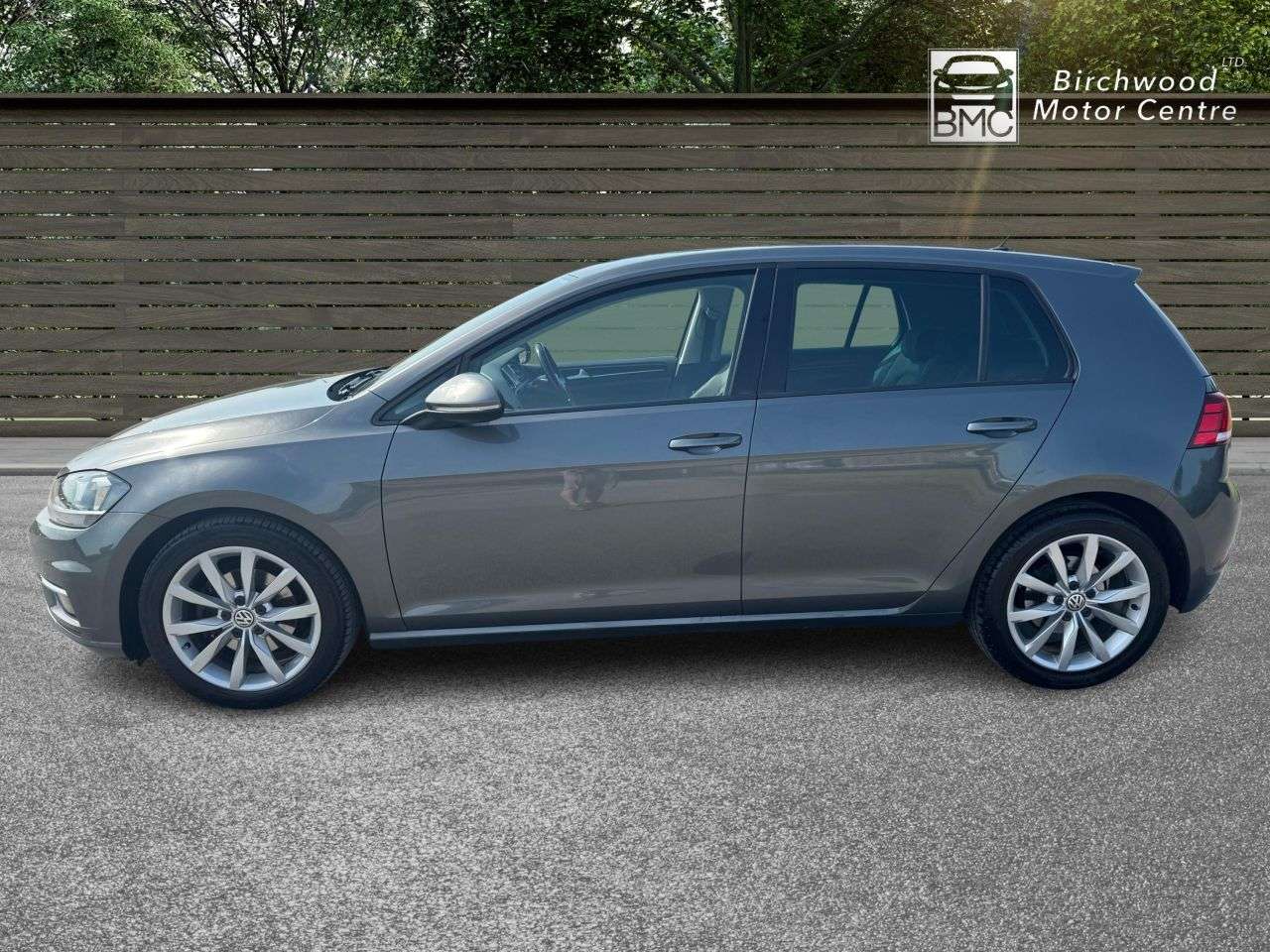 A 2017 VOLKSWAGEN GOLF 1.6 TDI BlueMotion Tech GT Hatchback 5dr Diesel Manual Euro 6 (s/s) (115 ps A 2017 VOLKSWAGEN GOLF 1.6 TDI BlueMotion Tech GT Hatchback 5dr Diesel Manual Euro 6 (s/s) (115 ps