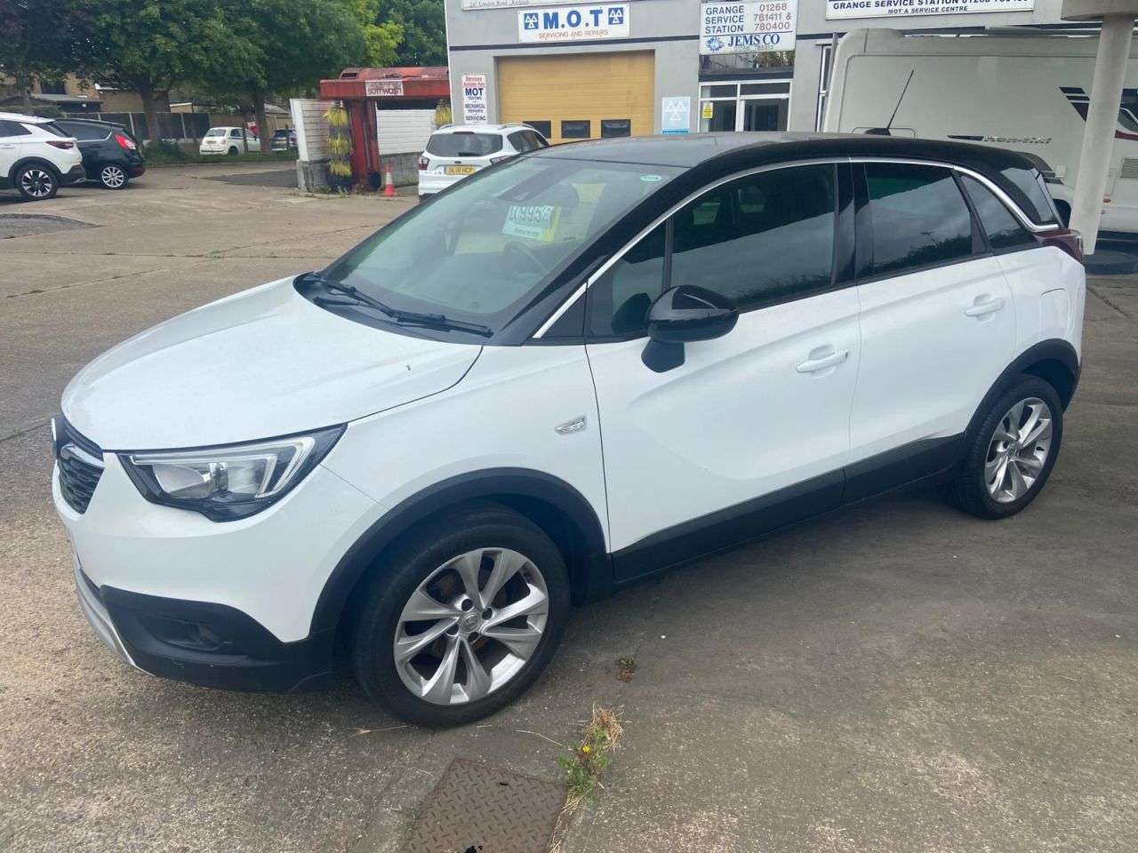 A 2018 VAUXHALL CROSSLAND X 1.6 Turbo D Tech Line Nav SUV 5dr Diesel Manual Euro 6 (s/s) (120 ps) LOW M A 2018 VAUXHALL CROSSLAND X 1.6 Turbo D Tech Line Nav SUV 5dr Diesel Manual Euro 6 (s/s) (120 ps) LOW M