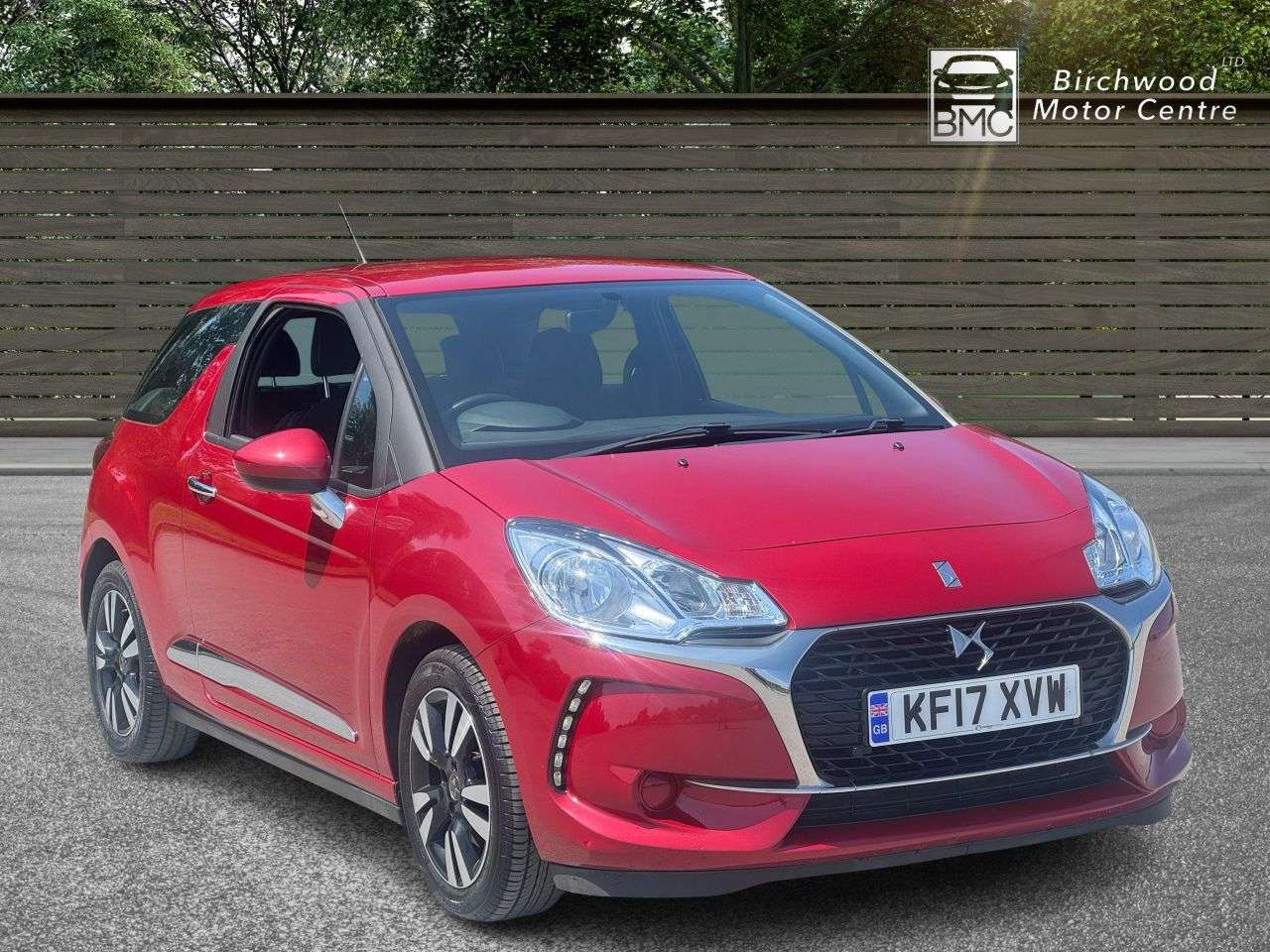 A 2017 DS AUTOMOBILES DS 3 1.2 PureTech Chic Hatchback 3dr Petrol Manual Euro 6 (82 ps) LOW MILEAGE A 2017 DS AUTOMOBILES DS 3 1.2 PureTech Chic Hatchback 3dr Petrol Manual Euro 6 (82 ps) LOW MILEAGE