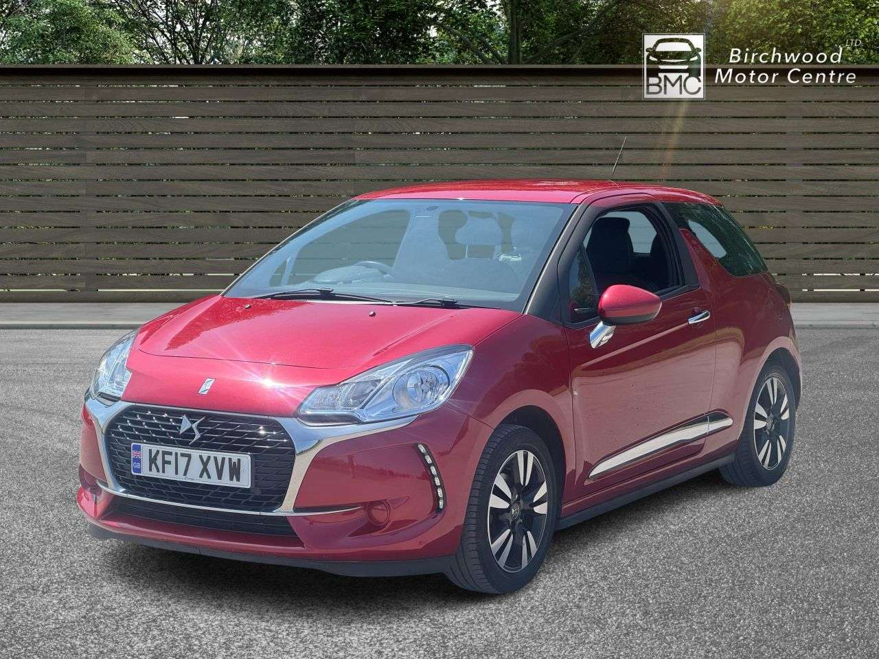 A 2017 DS AUTOMOBILES DS 3 1.2 PureTech Chic Hatchback 3dr Petrol Manual Euro 6 (82 ps) LOW MILEAGE A 2017 DS AUTOMOBILES DS 3 1.2 PureTech Chic Hatchback 3dr Petrol Manual Euro 6 (82 ps) LOW MILEAGE