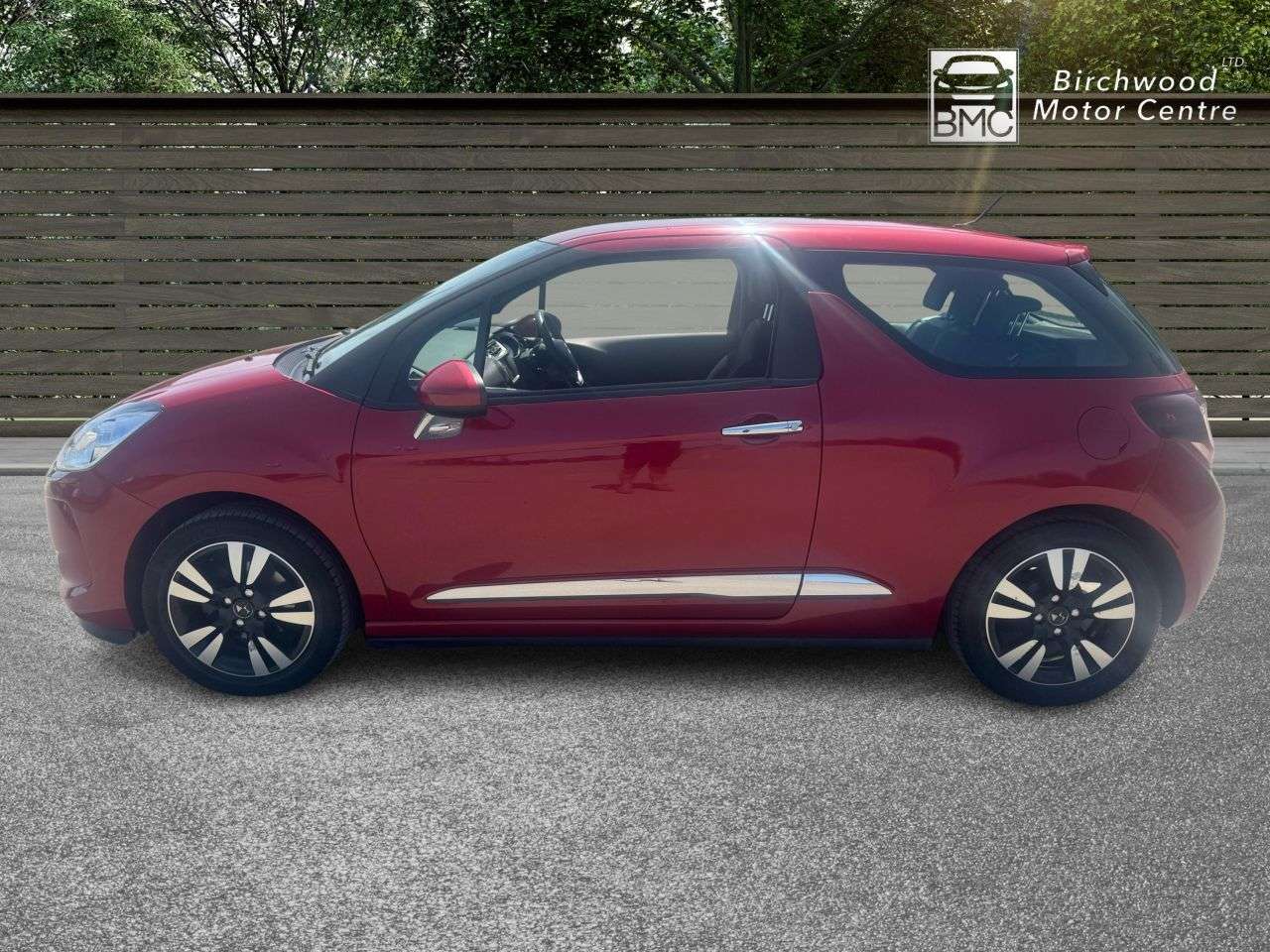 A 2017 DS AUTOMOBILES DS 3 1.2 PureTech Chic Hatchback 3dr Petrol Manual Euro 6 (82 ps) LOW MILEAGE A 2017 DS AUTOMOBILES DS 3 1.2 PureTech Chic Hatchback 3dr Petrol Manual Euro 6 (82 ps) LOW MILEAGE