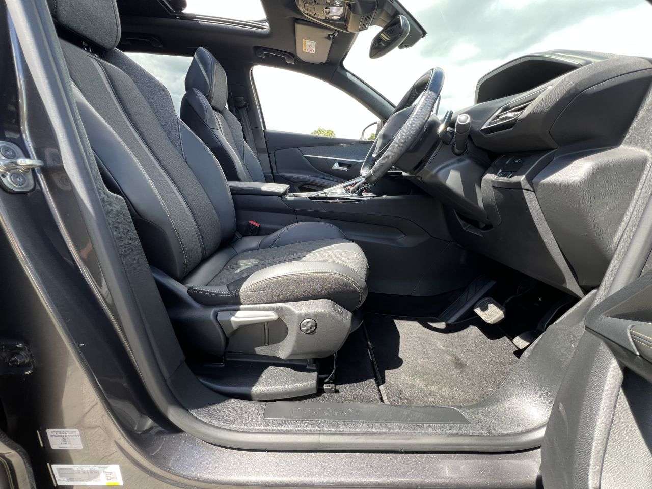 2020 PEUGEOT 3008 2020 PEUGEOT 3008