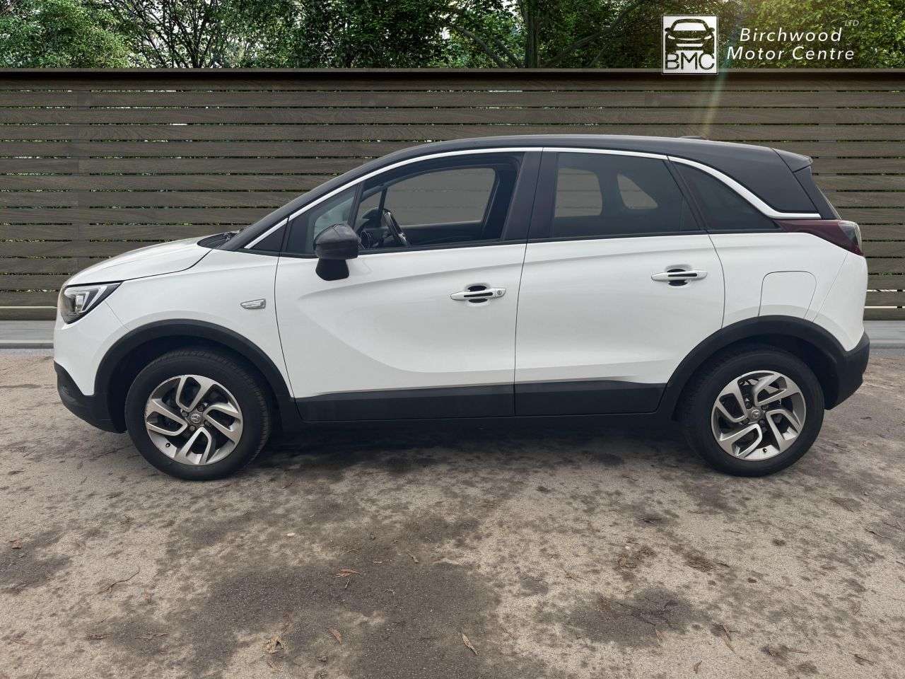 A 2018 VAUXHALL CROSSLAND X 1.2 Turbo Tech Line Nav SUV 5dr Petrol Manual Euro 6 (s/s) (130 ps) A 2018 VAUXHALL CROSSLAND X 1.2 Turbo Tech Line Nav SUV 5dr Petrol Manual Euro 6 (s/s) (130 ps)