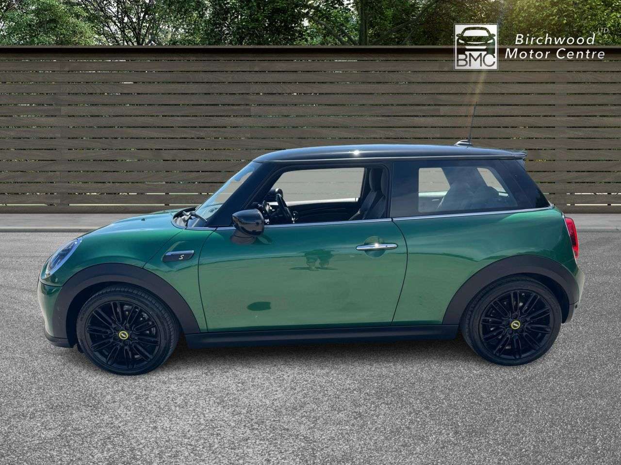 A 2023 MINI ELECTRIC HATCH Cooper SE 32.6kWh Level 2 Hatchback 3dr Electric Auto (184 ps) FULL SERVICE A 2023 MINI ELECTRIC HATCH Cooper SE 32.6kWh Level 2 Hatchback 3dr Electric Auto (184 ps) FULL SERVICE