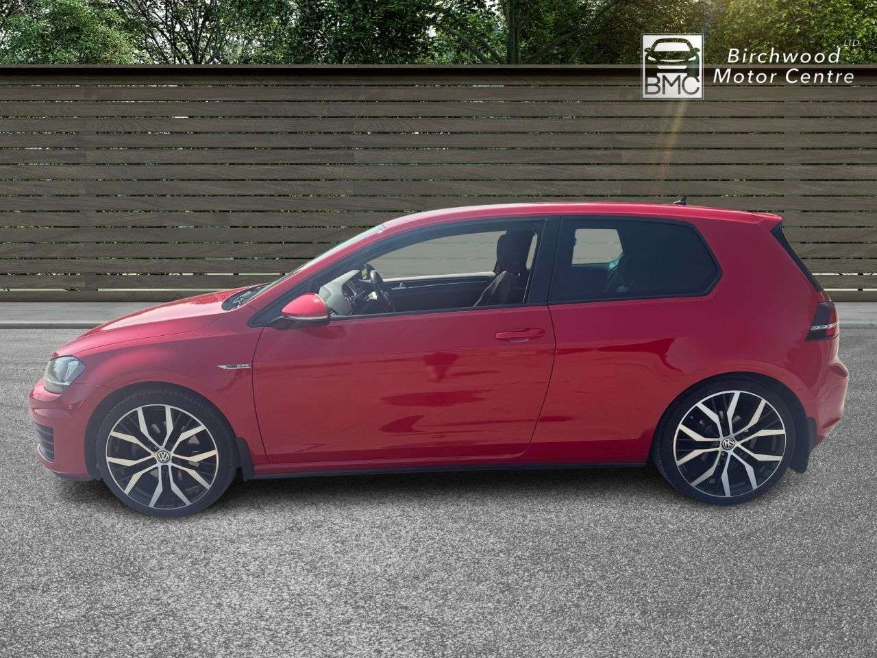 A 2017 VOLKSWAGEN GOLF 2.0 TDI BlueMotion Tech GTD Hatchback 3dr Diesel Manual Euro 6 (s/s) (184 p A 2017 VOLKSWAGEN GOLF 2.0 TDI BlueMotion Tech GTD Hatchback 3dr Diesel Manual Euro 6 (s/s) (184 p