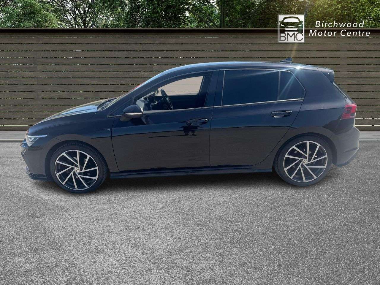 A 2020 VOLKSWAGEN GOLF 2.0 TDI R-Line Hatchback 5dr Diesel DSG Euro 6 (s/s) (150 ps) AIR CONDITION A 2020 VOLKSWAGEN GOLF 2.0 TDI R-Line Hatchback 5dr Diesel DSG Euro 6 (s/s) (150 ps) AIR CONDITION