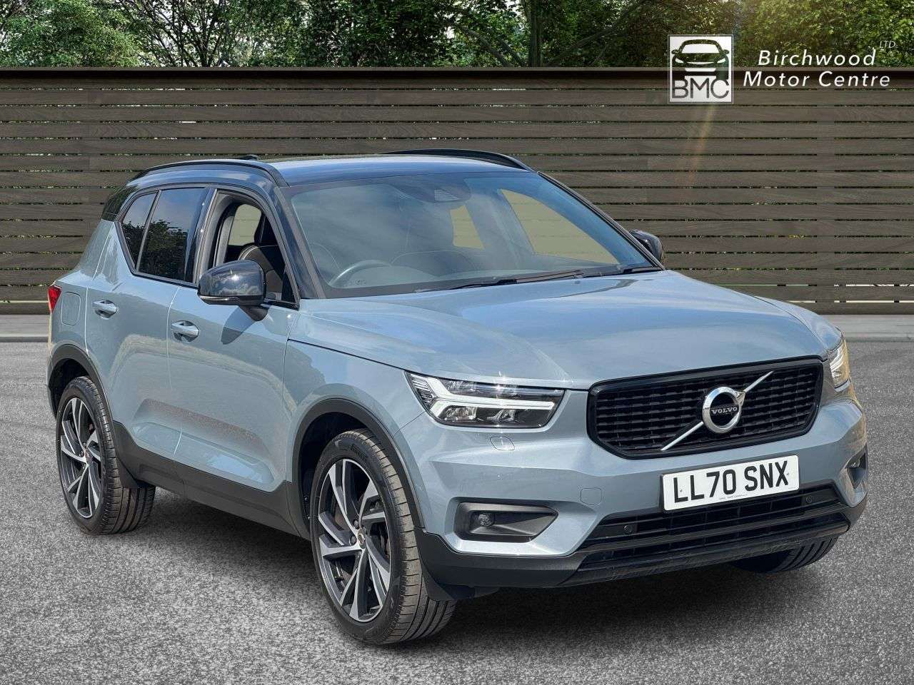 A 2020 VOLVO XC40 2.0 B4 MHEV R-Design Pro SUV 5dr Petrol Hybrid Auto Euro 6 (s/s) (197 ps) F A 2020 VOLVO XC40 2.0 B4 MHEV R-Design Pro SUV 5dr Petrol Hybrid Auto Euro 6 (s/s) (197 ps) F