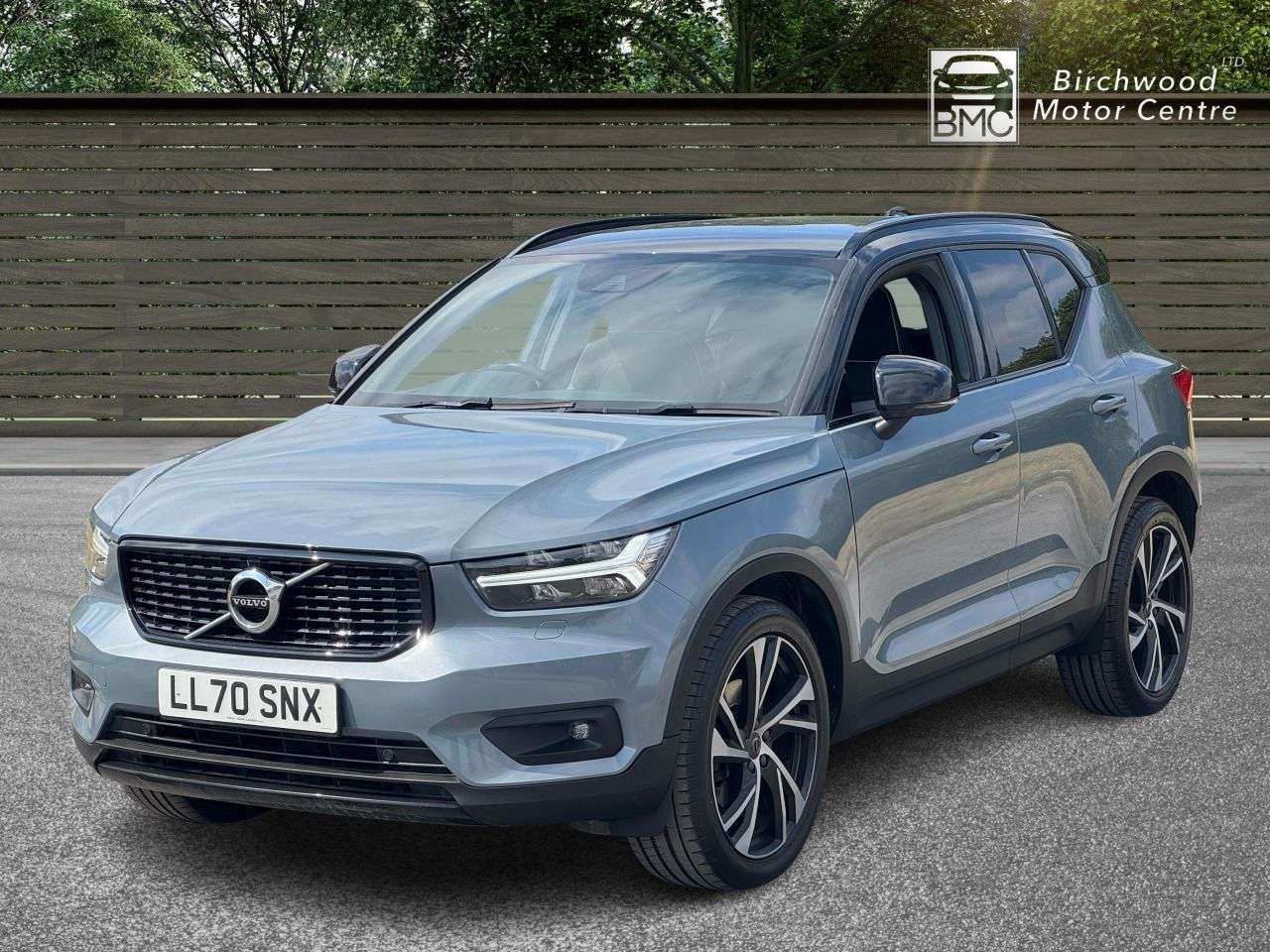 A 2020 VOLVO XC40 2.0 B4 MHEV R-Design Pro SUV 5dr Petrol Hybrid Auto Euro 6 (s/s) (197 ps) F A 2020 VOLVO XC40 2.0 B4 MHEV R-Design Pro SUV 5dr Petrol Hybrid Auto Euro 6 (s/s) (197 ps) F