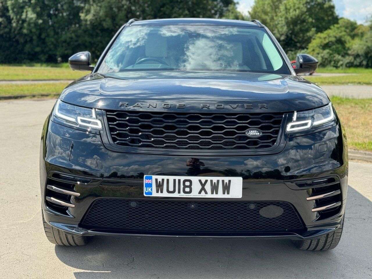 A 2018 LAND ROVER RANGE ROVER VELAR 2.0 D240 R-Dynamic HSE SUV 5dr Diesel Auto 4WD Euro 6 (s/s) (240 ps) CRUISE A 2018 LAND ROVER RANGE ROVER VELAR 2.0 D240 R-Dynamic HSE SUV 5dr Diesel Auto 4WD Euro 6 (s/s) (240 ps) CRUISE