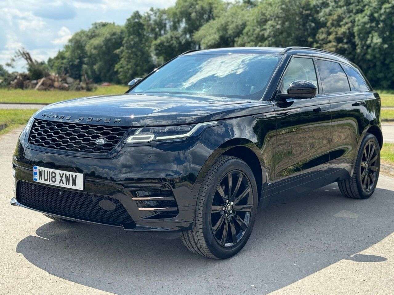 A 2018 LAND ROVER RANGE ROVER VELAR 2.0 D240 R-Dynamic HSE SUV 5dr Diesel Auto 4WD Euro 6 (s/s) (240 ps) CRUISE A 2018 LAND ROVER RANGE ROVER VELAR 2.0 D240 R-Dynamic HSE SUV 5dr Diesel Auto 4WD Euro 6 (s/s) (240 ps) CRUISE