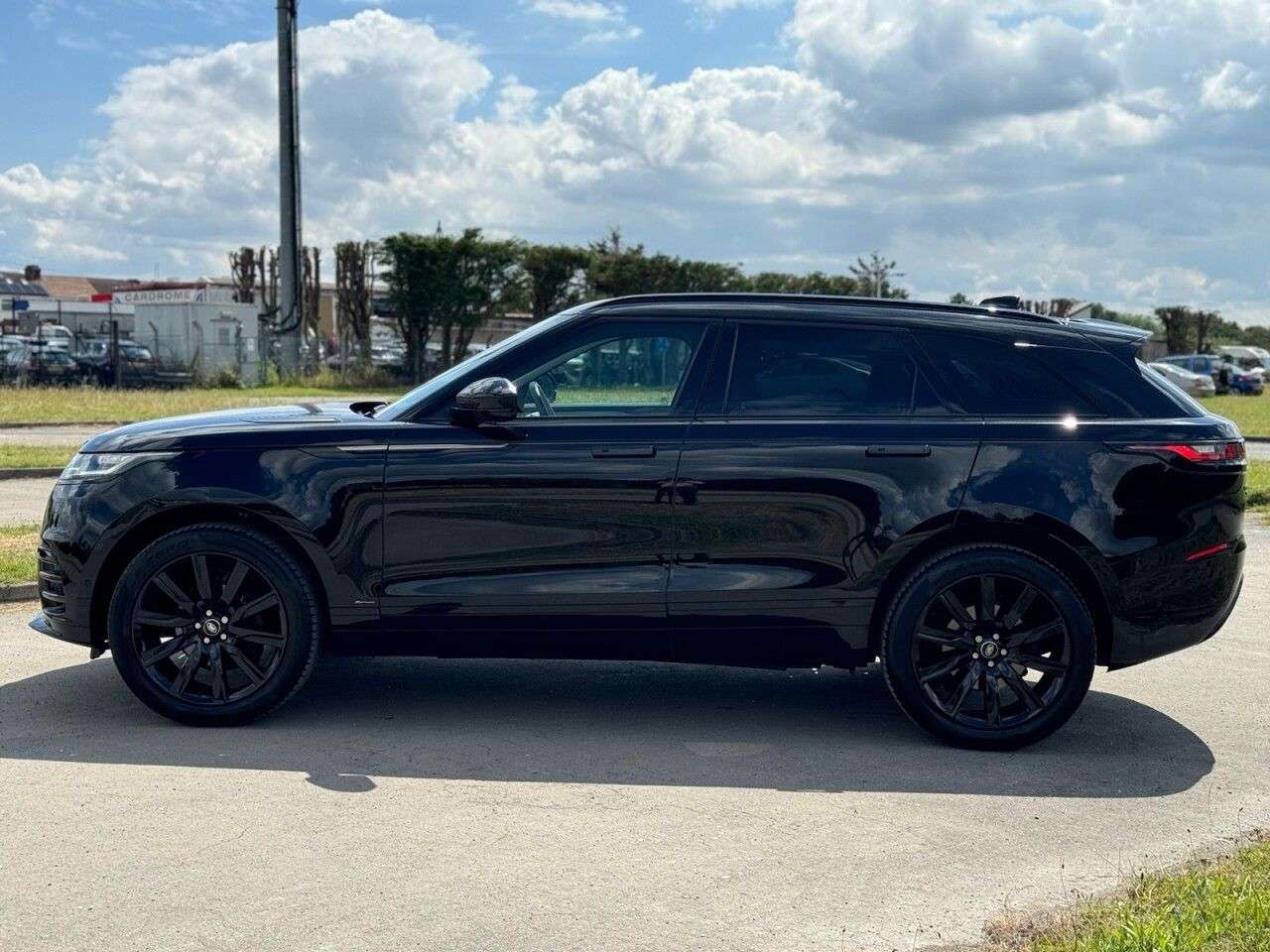 A 2018 LAND ROVER RANGE ROVER VELAR 2.0 D240 R-Dynamic HSE SUV 5dr Diesel Auto 4WD Euro 6 (s/s) (240 ps) CRUISE A 2018 LAND ROVER RANGE ROVER VELAR 2.0 D240 R-Dynamic HSE SUV 5dr Diesel Auto 4WD Euro 6 (s/s) (240 ps) CRUISE