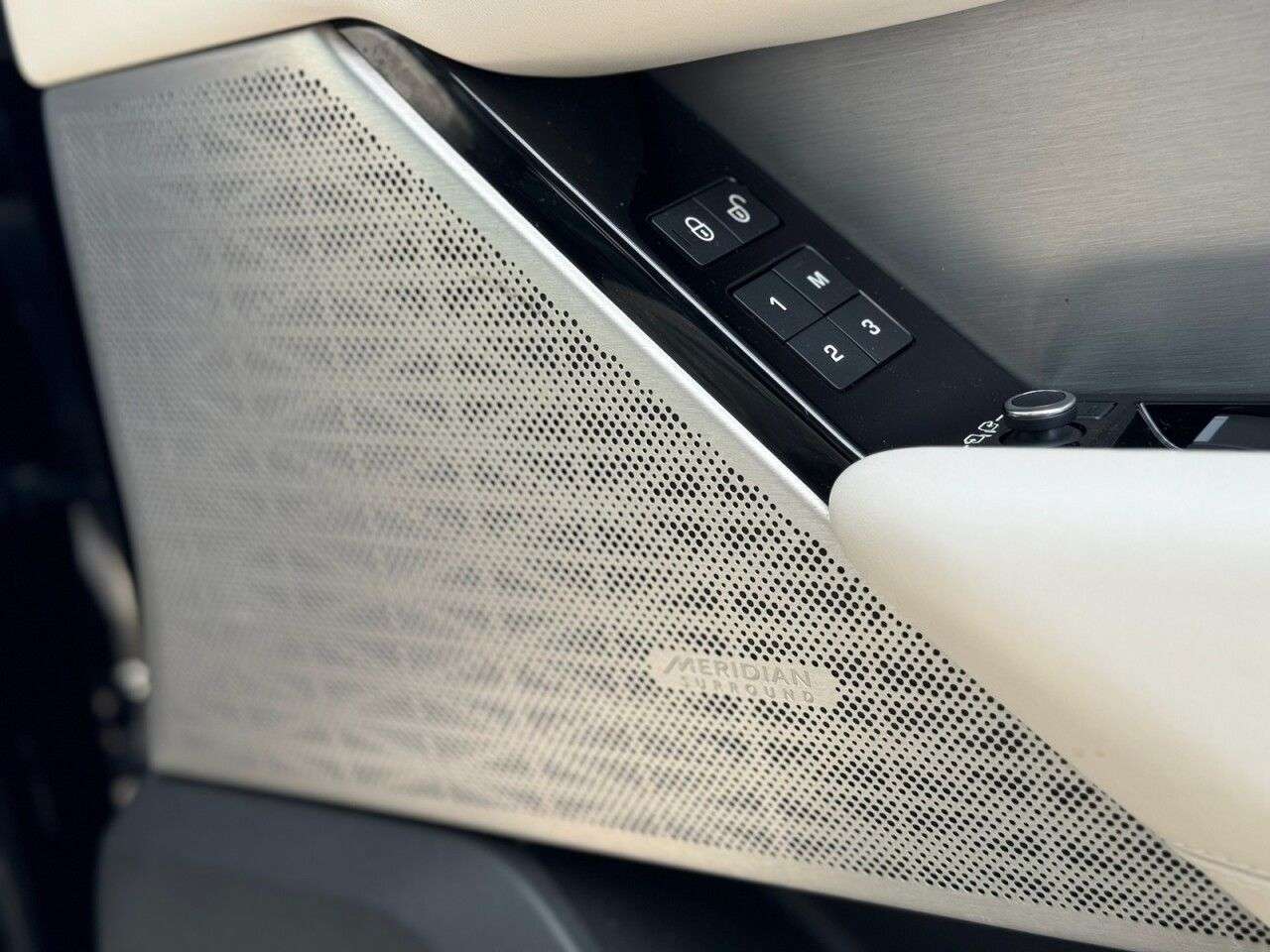 2018 LAND ROVER RANGE ROVER VELAR 2018 LAND ROVER RANGE ROVER VELAR