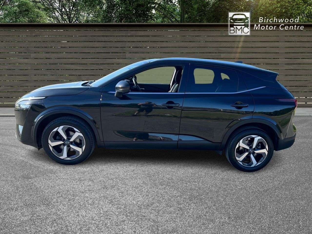 A 2024 NISSAN QASHQAI 1.3 DIG-T MHEV N-Connecta SUV 5dr Petrol Hybrid XTRON Euro 6 (s/s) (158 ps) A 2024 NISSAN QASHQAI 1.3 DIG-T MHEV N-Connecta SUV 5dr Petrol Hybrid XTRON Euro 6 (s/s) (158 ps)