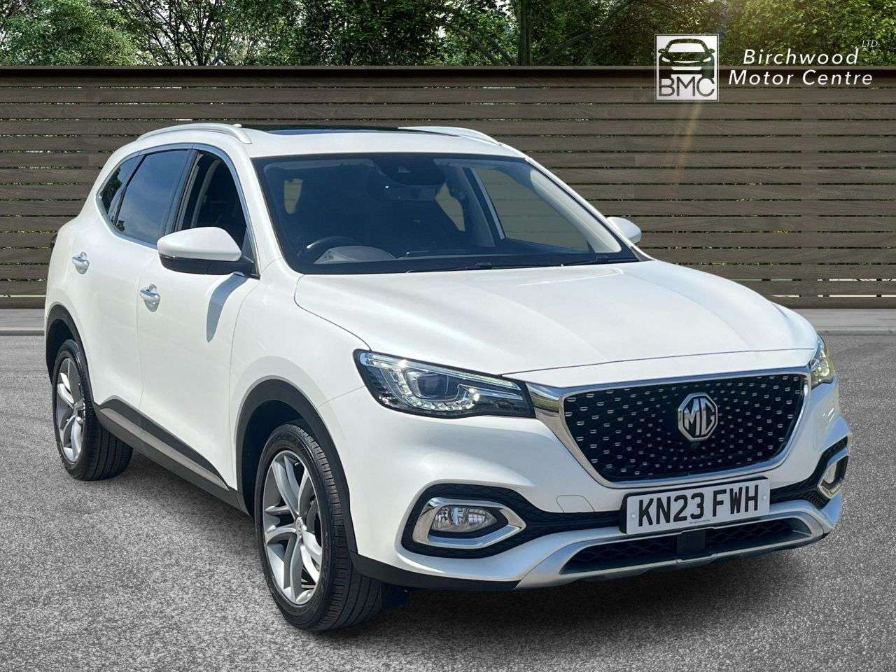A 2023 MG MG HS 1.5 T-GDI Exclusive SUV 5dr Petrol DCT Euro 6 (s/s) (162 ps) FULL SERVICE H A 2023 MG MG HS 1.5 T-GDI Exclusive SUV 5dr Petrol DCT Euro 6 (s/s) (162 ps) FULL SERVICE H