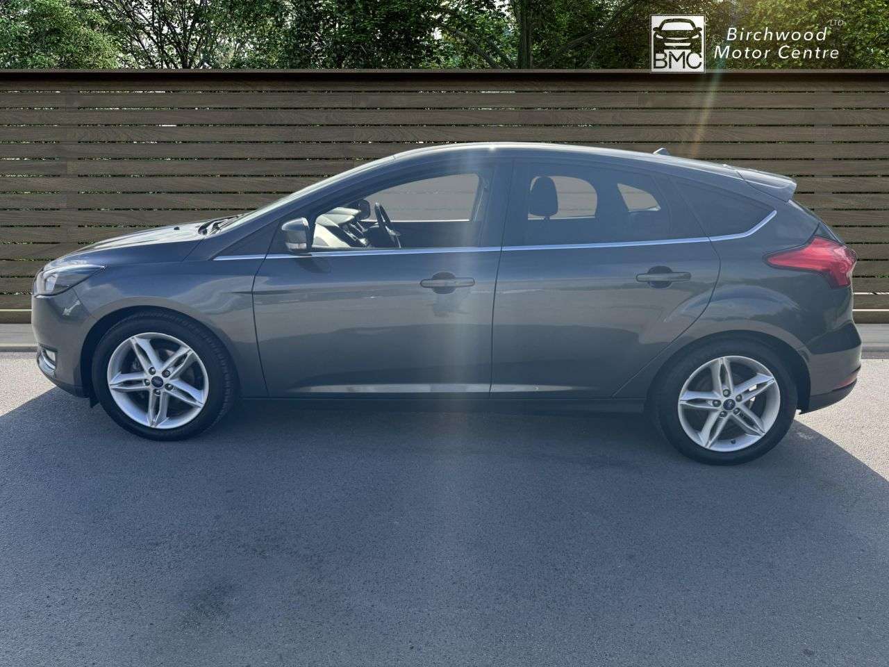 A 2017 FORD FOCUS 1.0T EcoBoost Titanium Hatchback 5dr Petrol Manual Euro 6 (s/s) (125 ps) A 2017 FORD FOCUS 1.0T EcoBoost Titanium Hatchback 5dr Petrol Manual Euro 6 (s/s) (125 ps)