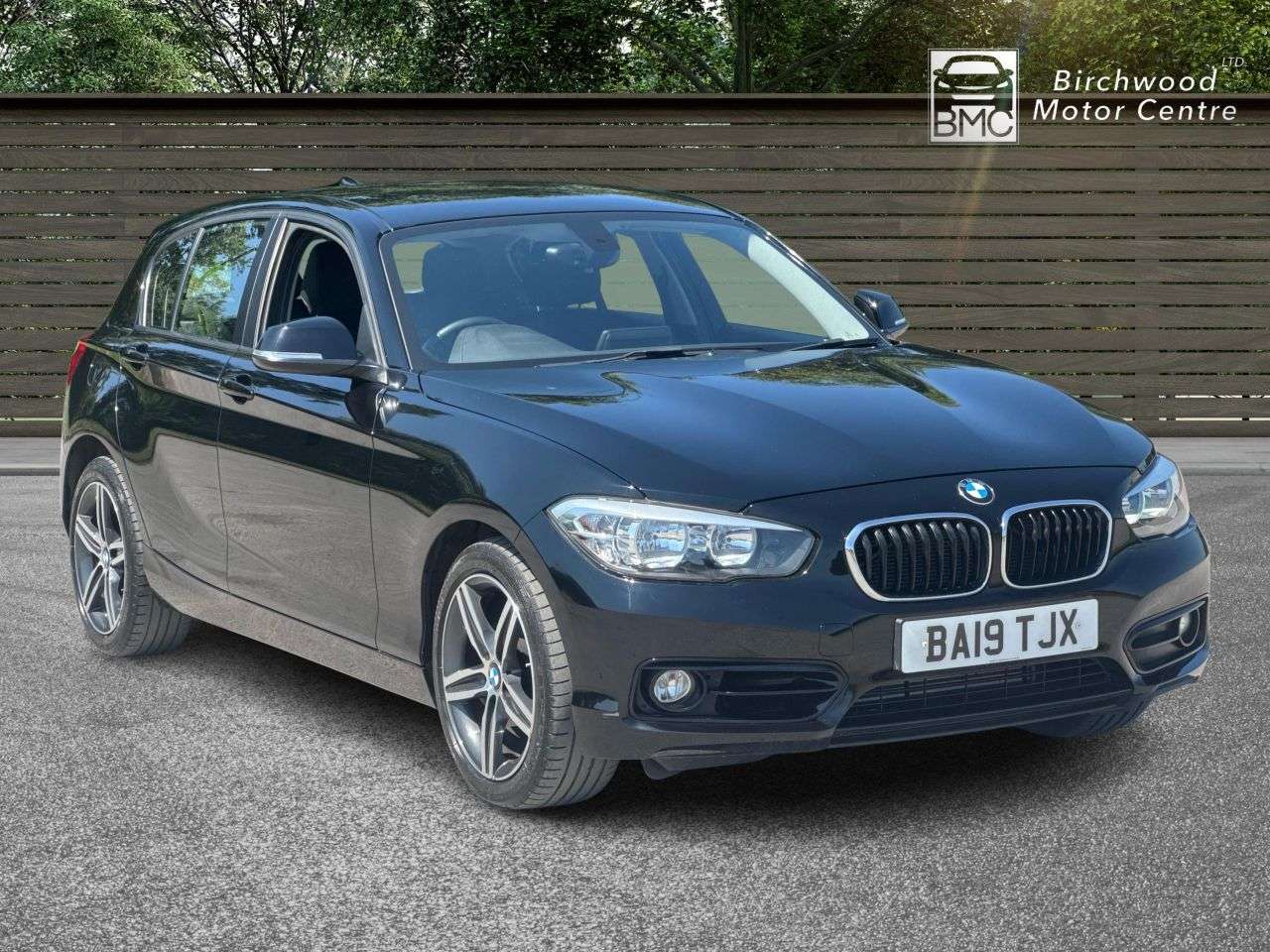 A 2019 BMW 1 SERIES 1.5 118i GPF Sport Hatchback 5dr Petrol Auto Euro 6 (s/s) (136 ps) AIR COND A 2019 BMW 1 SERIES 1.5 118i GPF Sport Hatchback 5dr Petrol Auto Euro 6 (s/s) (136 ps) AIR COND