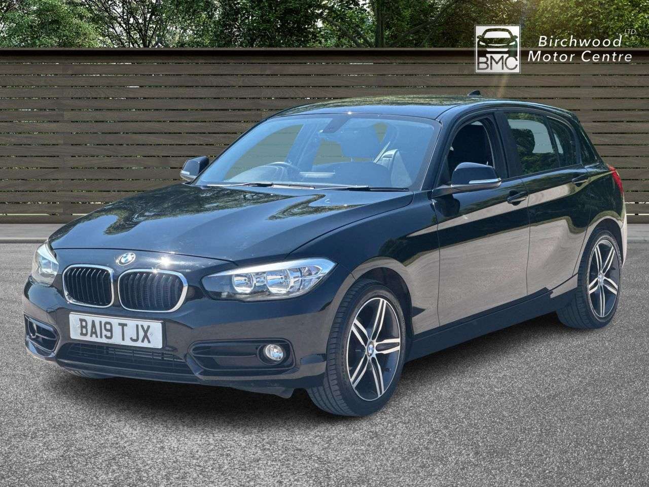 A 2019 BMW 1 SERIES 1.5 118i GPF Sport Hatchback 5dr Petrol Auto Euro 6 (s/s) (136 ps) AIR COND A 2019 BMW 1 SERIES 1.5 118i GPF Sport Hatchback 5dr Petrol Auto Euro 6 (s/s) (136 ps) AIR COND
