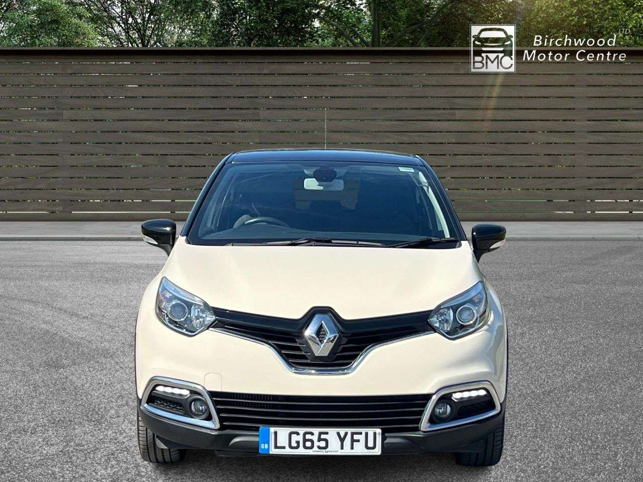 A 2015 RENAULT CAPTUR 1.2 TCe ENERGY Dynamique S Nav SUV 5dr Petrol Auto Euro 6 (s/s) (120 ps) A 2015 RENAULT CAPTUR 1.2 TCe ENERGY Dynamique S Nav SUV 5dr Petrol Auto Euro 6 (s/s) (120 ps)