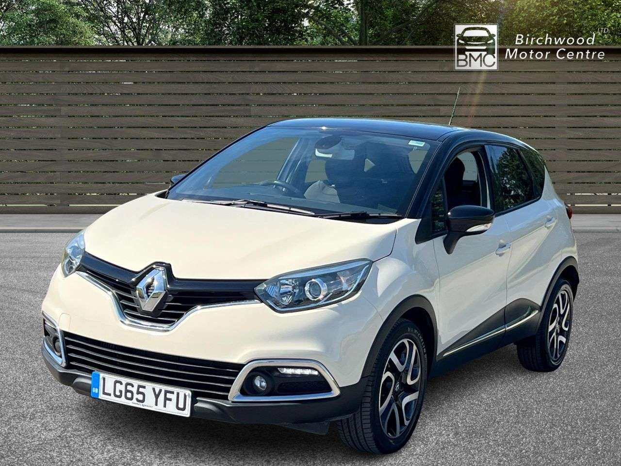 A 2015 RENAULT CAPTUR 1.2 TCe ENERGY Dynamique S Nav SUV 5dr Petrol Auto Euro 6 (s/s) (120 ps) A 2015 RENAULT CAPTUR 1.2 TCe ENERGY Dynamique S Nav SUV 5dr Petrol Auto Euro 6 (s/s) (120 ps)