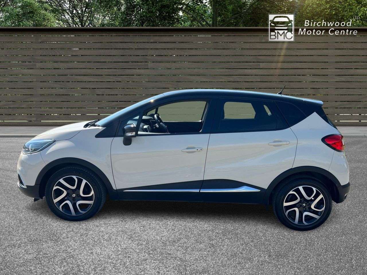 A 2015 RENAULT CAPTUR 1.2 TCe ENERGY Dynamique S Nav SUV 5dr Petrol Auto Euro 6 (s/s) (120 ps) A 2015 RENAULT CAPTUR 1.2 TCe ENERGY Dynamique S Nav SUV 5dr Petrol Auto Euro 6 (s/s) (120 ps)