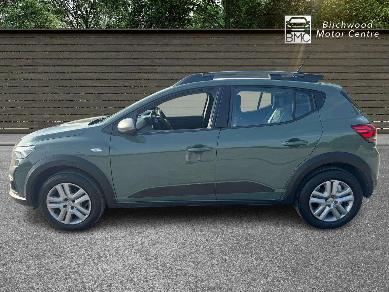 A 2023 DACIA SANDERO STEPWAY 1.0 TCe Expression Hatchback 5dr Petrol Manual Euro 6 (s/s) (90 ps) FULL SE A 2023 DACIA SANDERO STEPWAY 1.0 TCe Expression Hatchback 5dr Petrol Manual Euro 6 (s/s) (90 ps) FULL SE