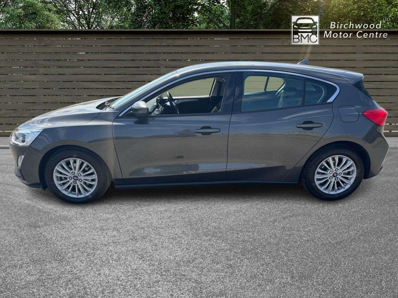 A 2019 FORD FOCUS 1.0T EcoBoost Titanium Hatchback 5dr Petrol Auto Euro 6 (s/s) (125 ps) SERV A 2019 FORD FOCUS 1.0T EcoBoost Titanium Hatchback 5dr Petrol Auto Euro 6 (s/s) (125 ps) SERV