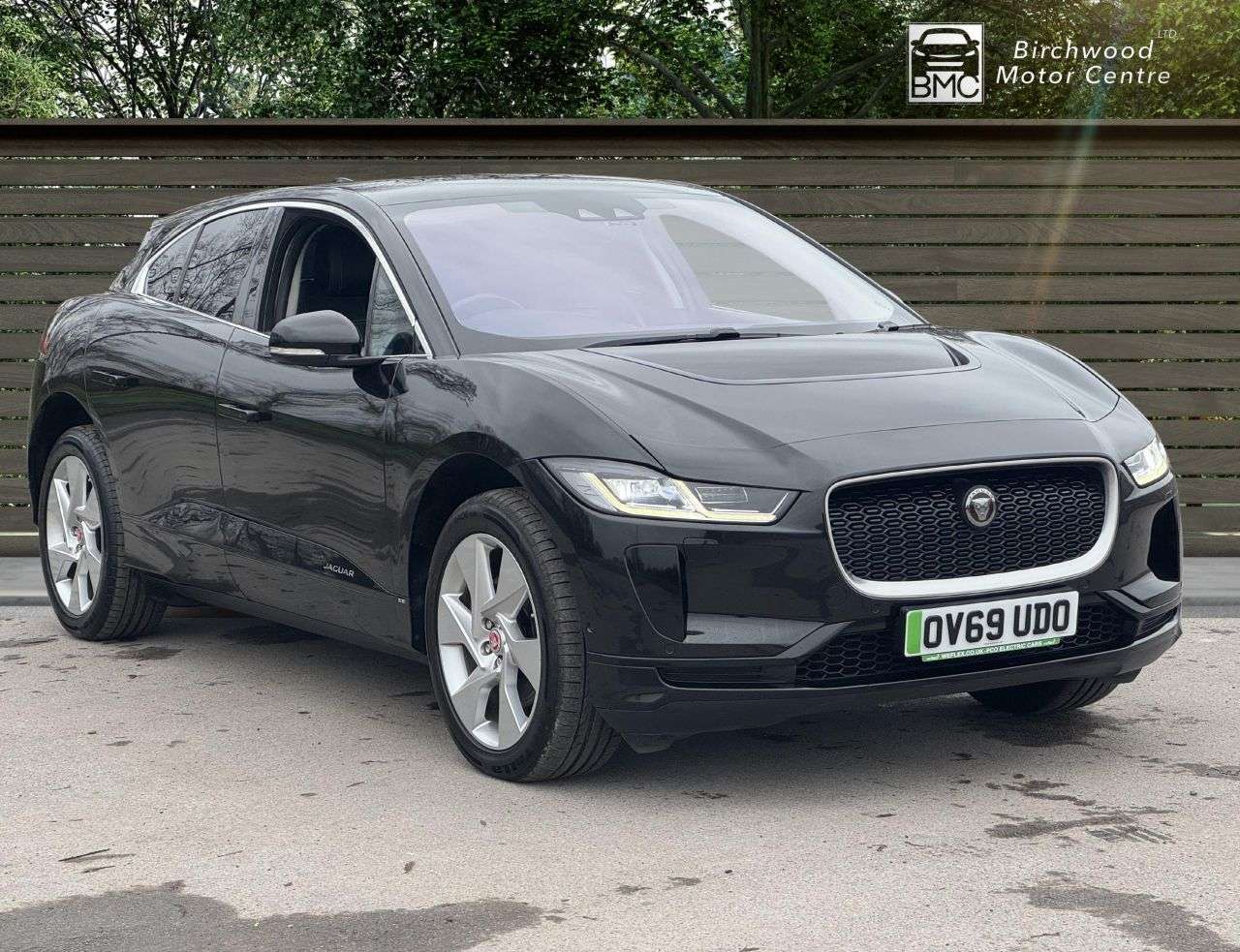 A 2019 JAGUAR I-PACE 400 90kWh SE SUV 5dr Electric Auto 4WD (400 ps) SERVICE HISTORY A 2019 JAGUAR I-PACE 400 90kWh SE SUV 5dr Electric Auto 4WD (400 ps) SERVICE HISTORY