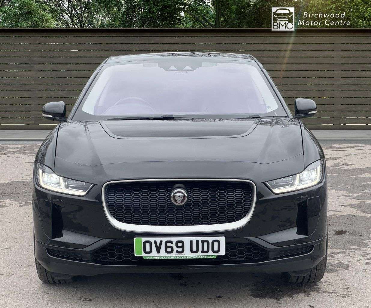 A 2019 JAGUAR I-PACE 400 90kWh SE SUV 5dr Electric Auto 4WD (400 ps) SERVICE HISTORY A 2019 JAGUAR I-PACE 400 90kWh SE SUV 5dr Electric Auto 4WD (400 ps) SERVICE HISTORY