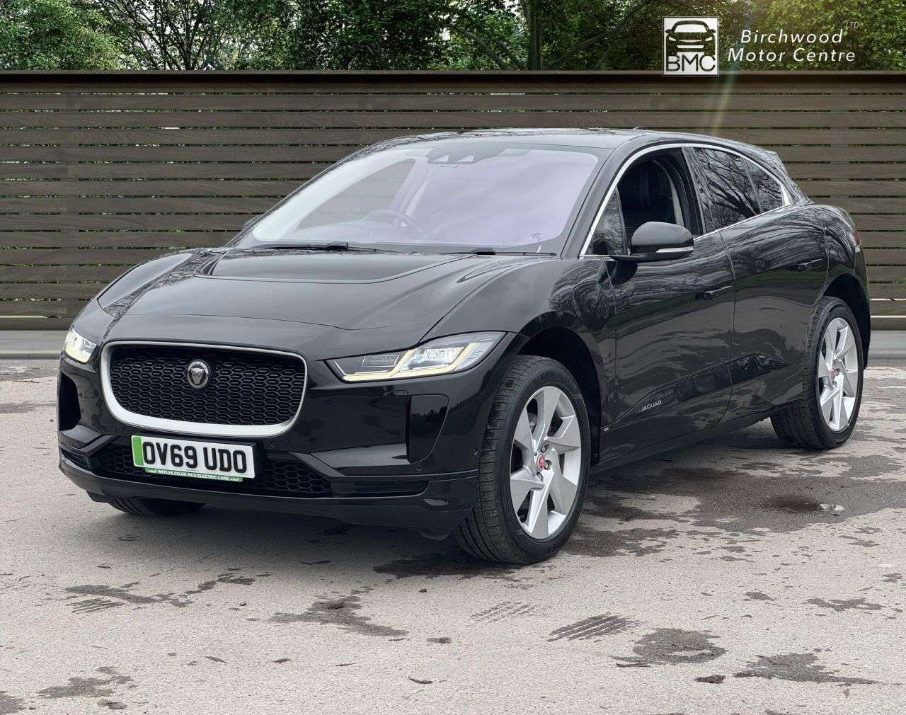 A 2019 JAGUAR I-PACE 400 90kWh SE SUV 5dr Electric Auto 4WD (400 ps) SERVICE HISTORY A 2019 JAGUAR I-PACE 400 90kWh SE SUV 5dr Electric Auto 4WD (400 ps) SERVICE HISTORY