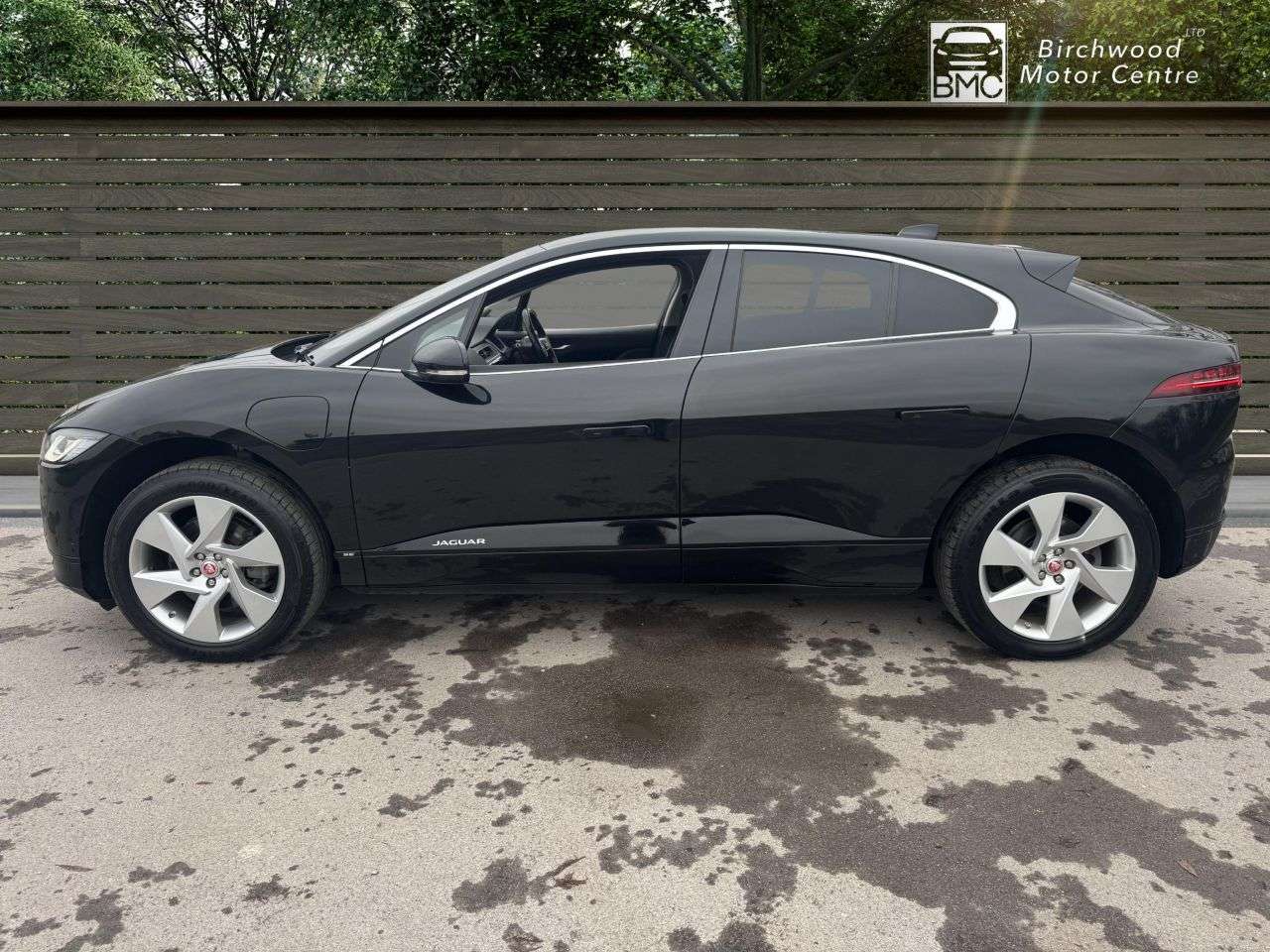 A 2019 JAGUAR I-PACE 400 90kWh SE SUV 5dr Electric Auto 4WD (400 ps) SERVICE HISTORY A 2019 JAGUAR I-PACE 400 90kWh SE SUV 5dr Electric Auto 4WD (400 ps) SERVICE HISTORY