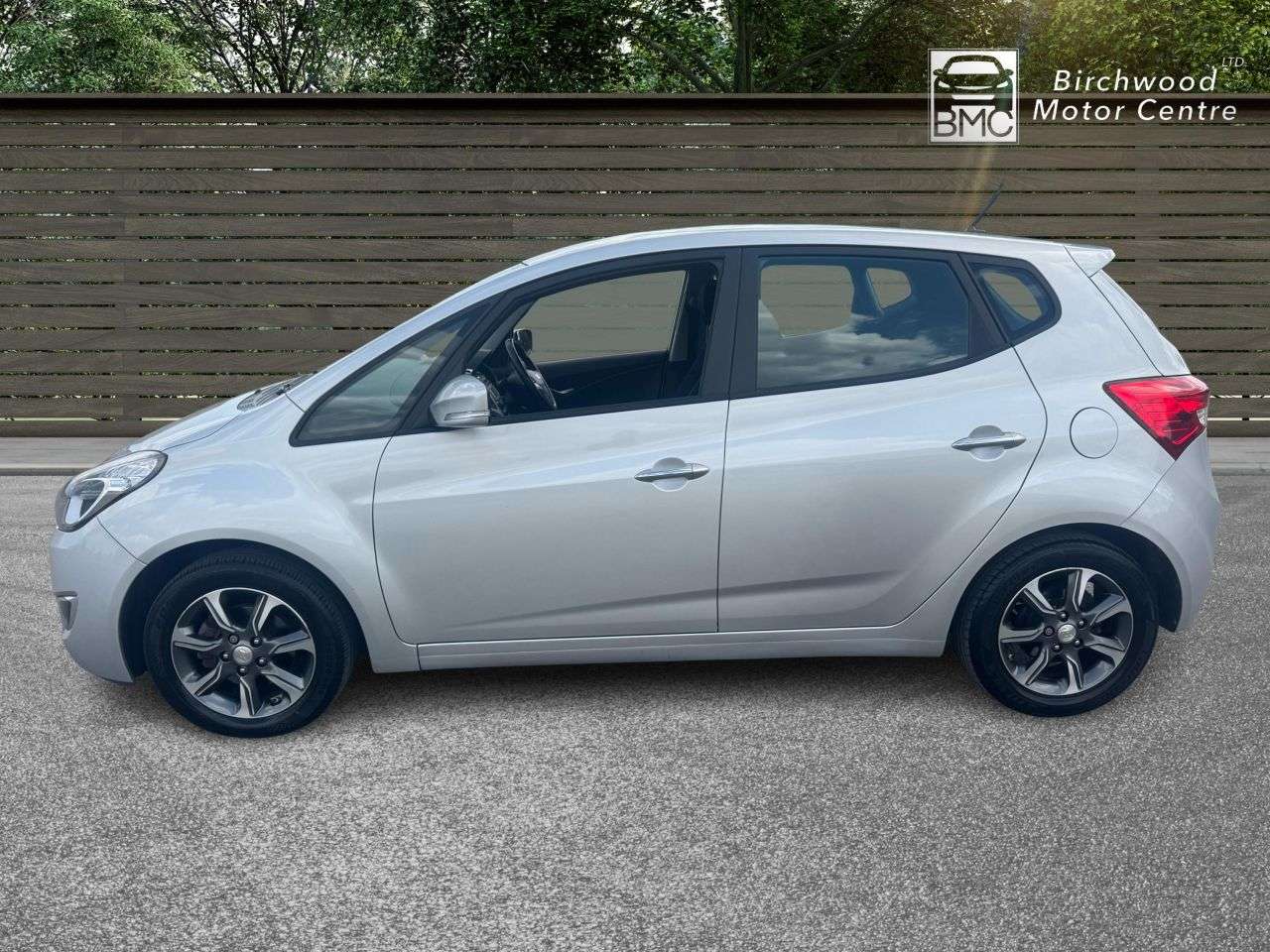 A 2016 HYUNDAI IX20 1.6 SE Hatchback 5dr Petrol Auto Euro 6 (125 ps) AIR CONDITIOING A 2016 HYUNDAI IX20 1.6 SE Hatchback 5dr Petrol Auto Euro 6 (125 ps) AIR CONDITIOING