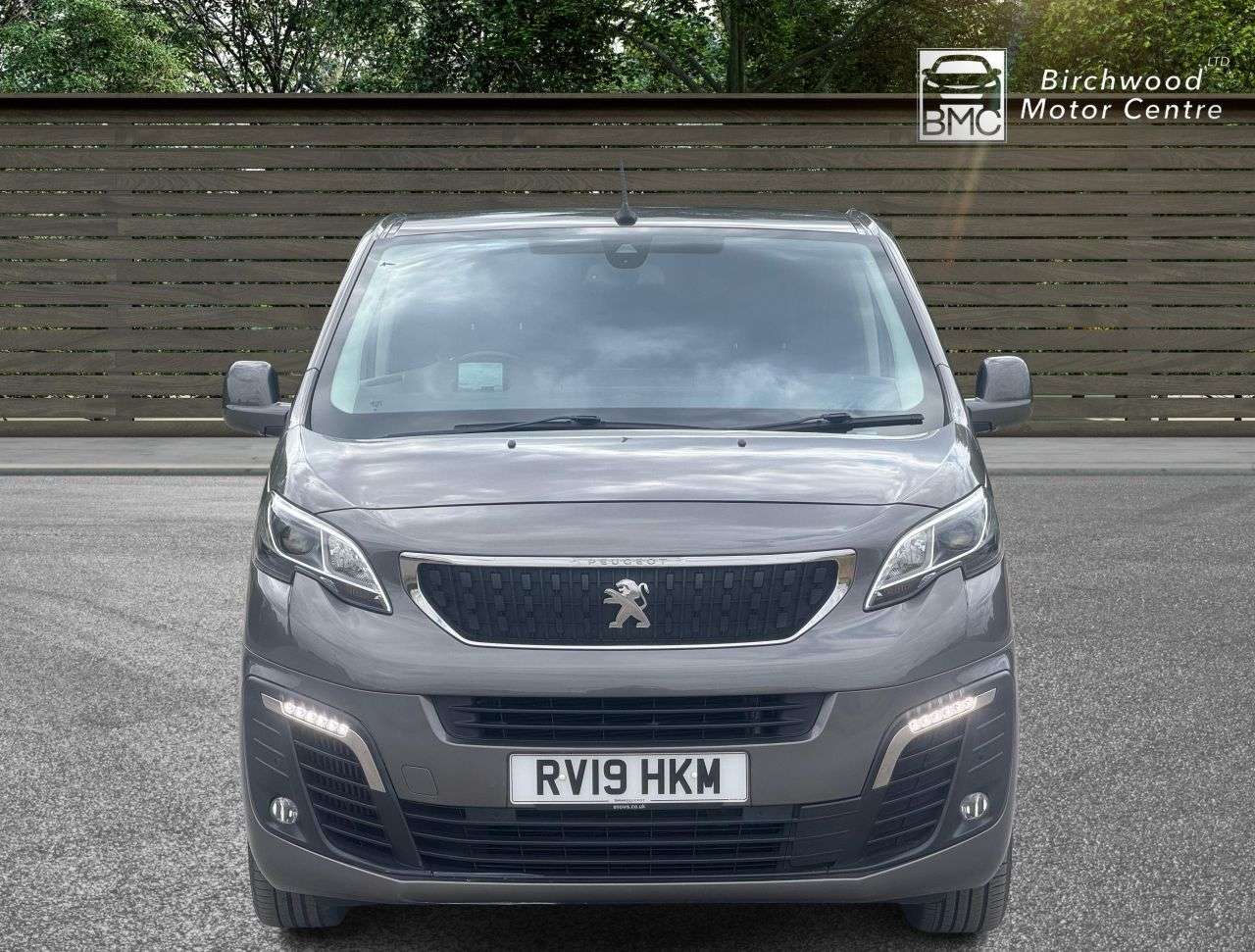 A 2019 PEUGEOT TRAVELLER 2.0 BlueHDi Allure Standard MPV 5dr Diesel Manual MWB Euro 6 (s/s) (150 ps) A 2019 PEUGEOT TRAVELLER 2.0 BlueHDi Allure Standard MPV 5dr Diesel Manual MWB Euro 6 (s/s) (150 ps)