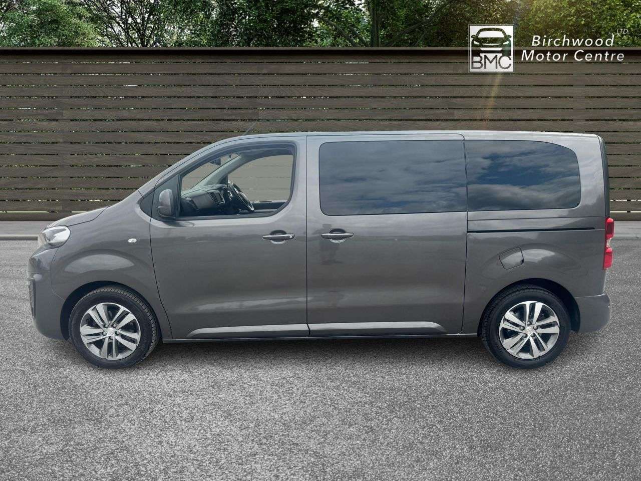 A 2019 PEUGEOT TRAVELLER 2.0 BlueHDi Allure Standard MPV 5dr Diesel Manual MWB Euro 6 (s/s) (150 ps) A 2019 PEUGEOT TRAVELLER 2.0 BlueHDi Allure Standard MPV 5dr Diesel Manual MWB Euro 6 (s/s) (150 ps)