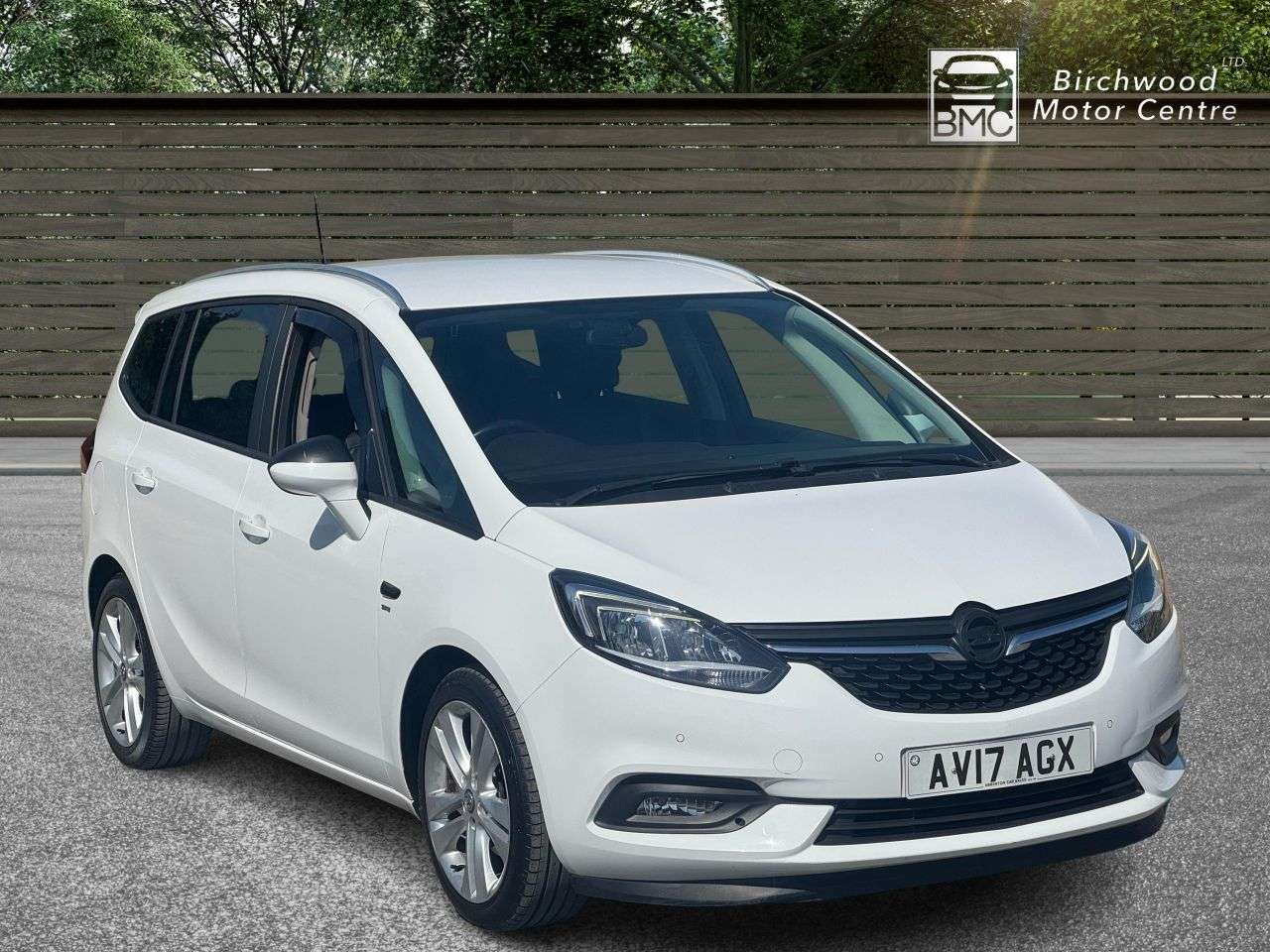 A 2017 VAUXHALL ZAFIRA TOURER 1.4i Turbo SRi MPV 5dr Petrol Manual Euro 6 (140 ps) AIR CONDITIONING BLUET A 2017 VAUXHALL ZAFIRA TOURER 1.4i Turbo SRi MPV 5dr Petrol Manual Euro 6 (140 ps) AIR CONDITIONING BLUET