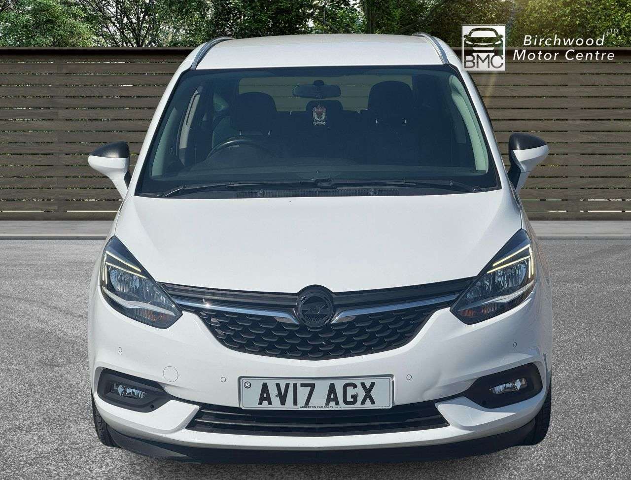 A 2017 VAUXHALL ZAFIRA TOURER 1.4i Turbo SRi MPV 5dr Petrol Manual Euro 6 (140 ps) AIR CONDITIONING BLUET A 2017 VAUXHALL ZAFIRA TOURER 1.4i Turbo SRi MPV 5dr Petrol Manual Euro 6 (140 ps) AIR CONDITIONING BLUET