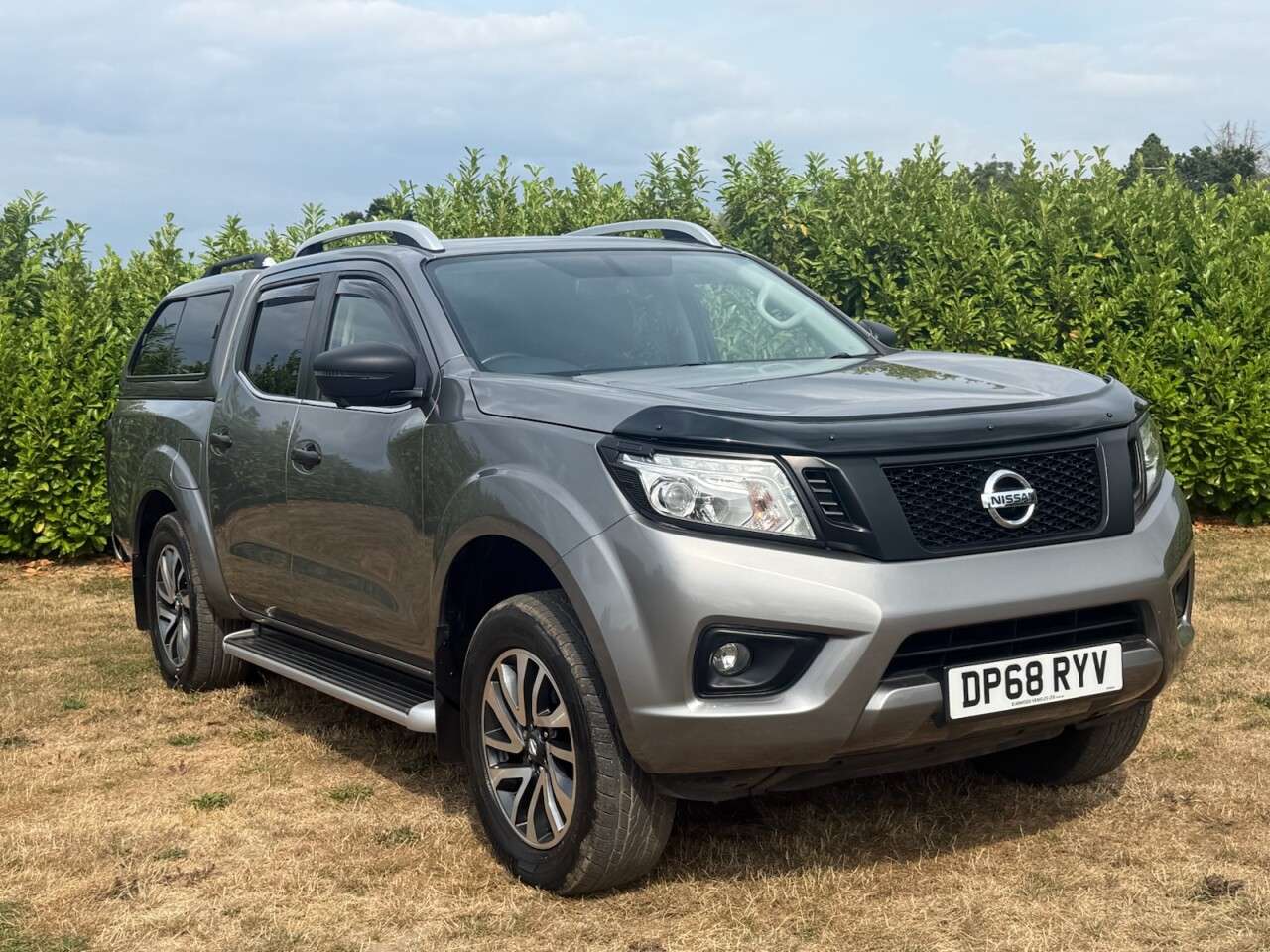 A 2018 NISSAN NAVARA 2.3 dCi Tekna Pickup Double Cab 4dr Diesel Auto 4WD Euro 6 (190 ps) FSH A 2018 NISSAN NAVARA 2.3 dCi Tekna Pickup Double Cab 4dr Diesel Auto 4WD Euro 6 (190 ps) FSH
