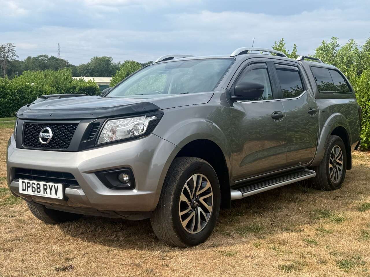 A 2018 NISSAN NAVARA 2.3 dCi Tekna Pickup Double Cab 4dr Diesel Auto 4WD Euro 6 (190 ps) FSH A 2018 NISSAN NAVARA 2.3 dCi Tekna Pickup Double Cab 4dr Diesel Auto 4WD Euro 6 (190 ps) FSH