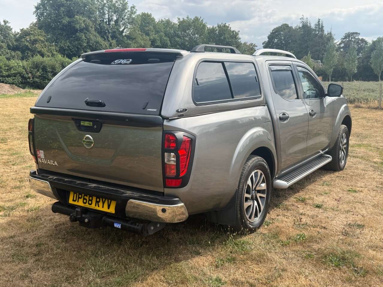 A 2018 NISSAN NAVARA 2.3 dCi Tekna Pickup Double Cab 4dr Diesel Auto 4WD Euro 6 (190 ps) FSH A 2018 NISSAN NAVARA 2.3 dCi Tekna Pickup Double Cab 4dr Diesel Auto 4WD Euro 6 (190 ps) FSH
