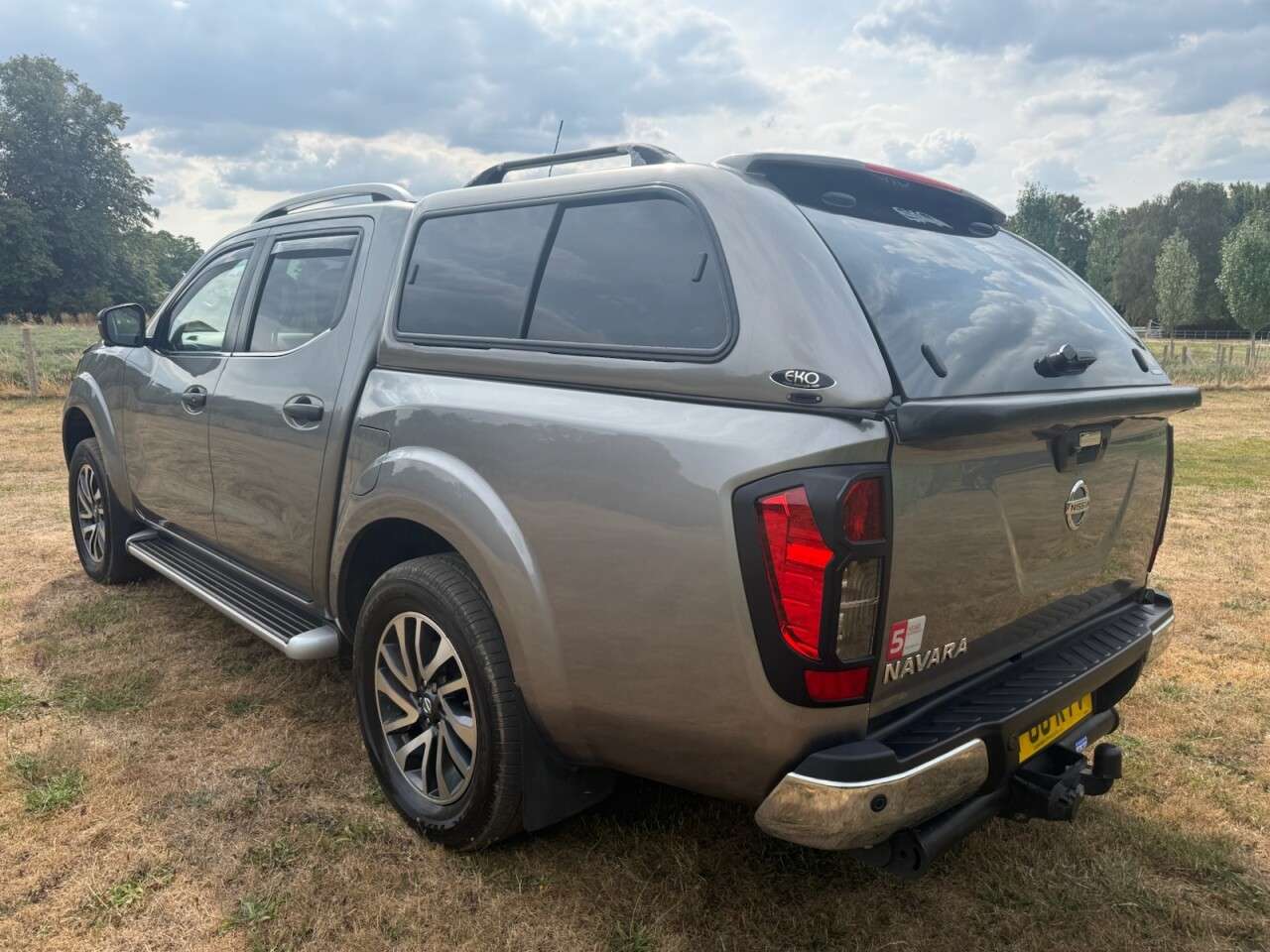 A 2018 NISSAN NAVARA 2.3 dCi Tekna Pickup Double Cab 4dr Diesel Auto 4WD Euro 6 (190 ps) FSH A 2018 NISSAN NAVARA 2.3 dCi Tekna Pickup Double Cab 4dr Diesel Auto 4WD Euro 6 (190 ps) FSH