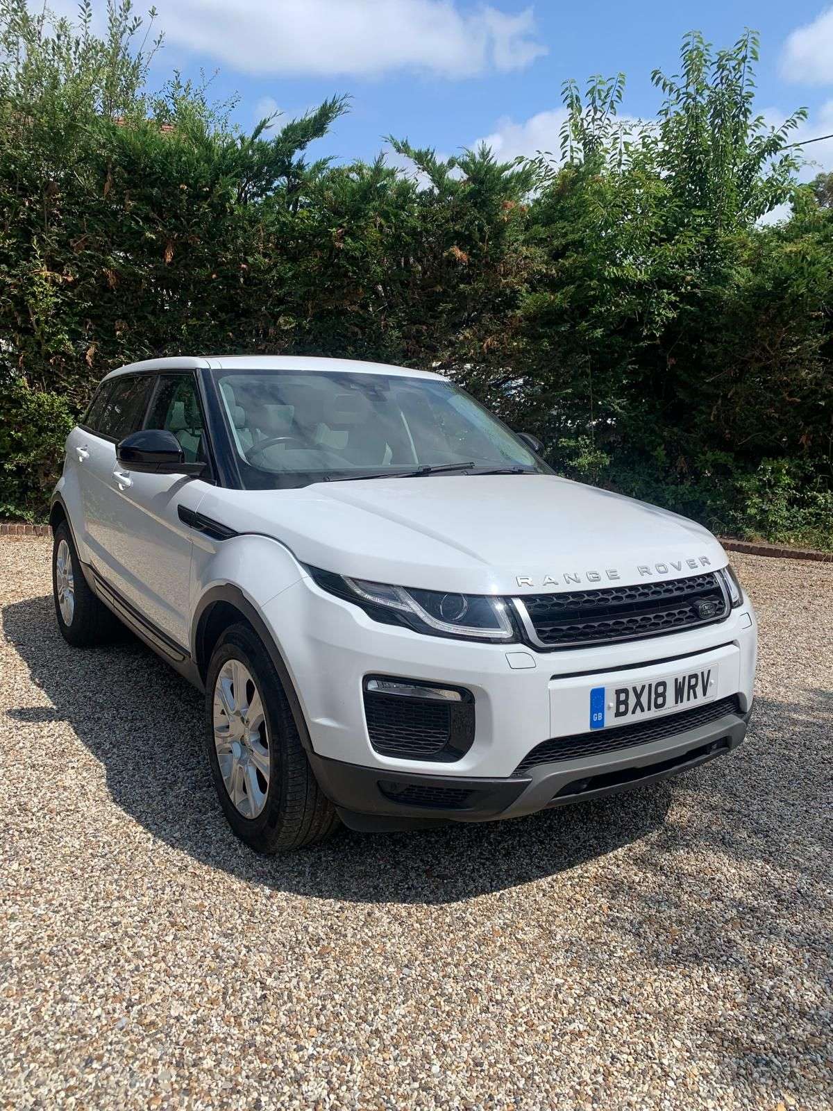 A 2018 LAND ROVER RANGE ROVER EVOQUE 2.0 TD4 SE Tech SUV 5dr Diesel Auto 4WD Euro 6 (s/s) (180 ps) FULL PANORAMI A 2018 LAND ROVER RANGE ROVER EVOQUE 2.0 TD4 SE Tech SUV 5dr Diesel Auto 4WD Euro 6 (s/s) (180 ps) FULL PANORAMI